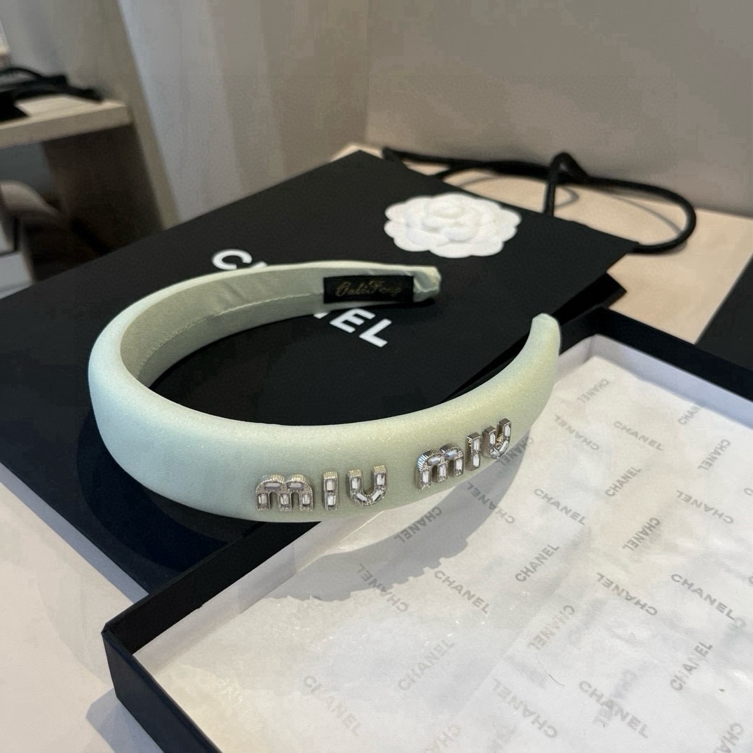 🆕

miumiu缪缪新款发箍