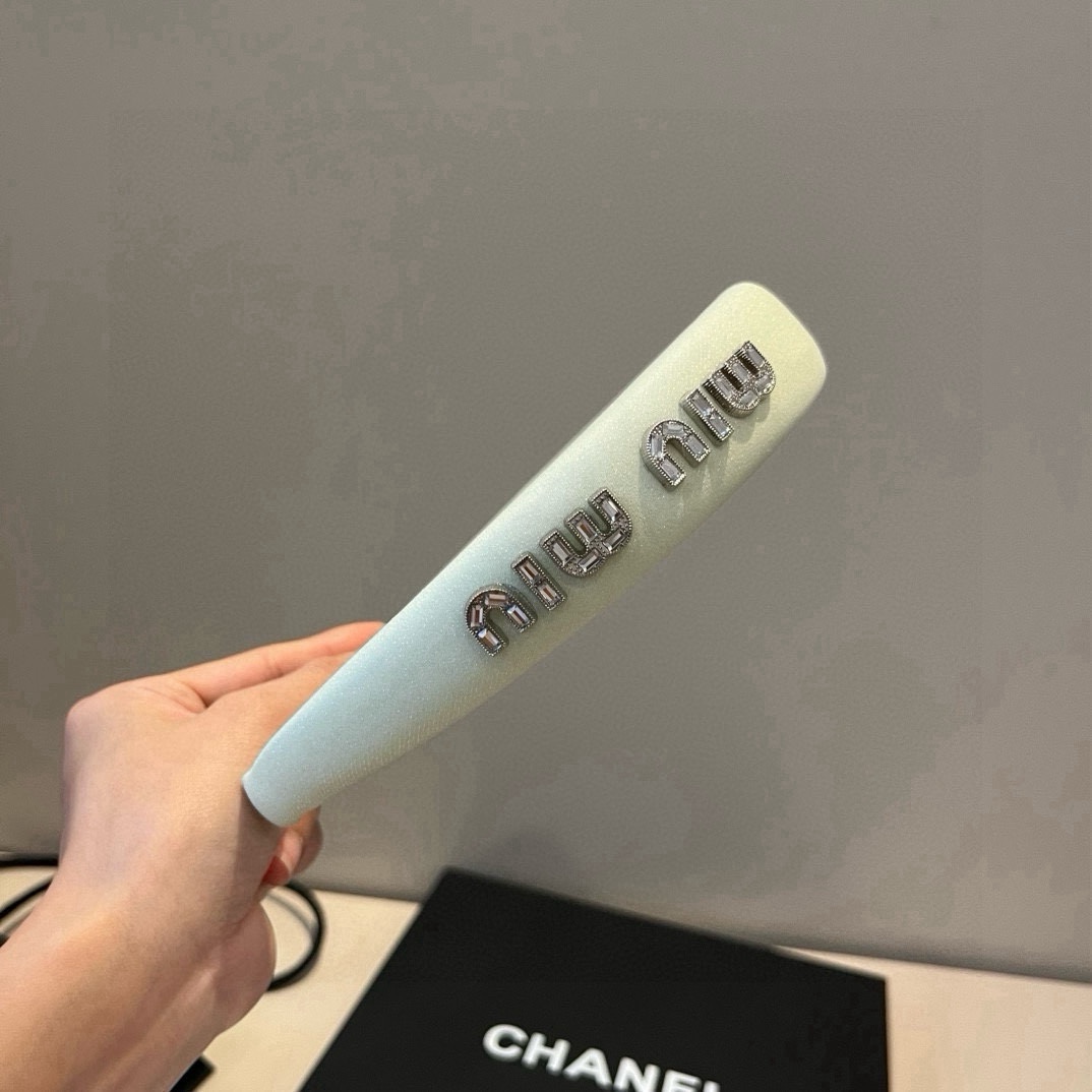 🆕

miumiu缪缪新款发箍