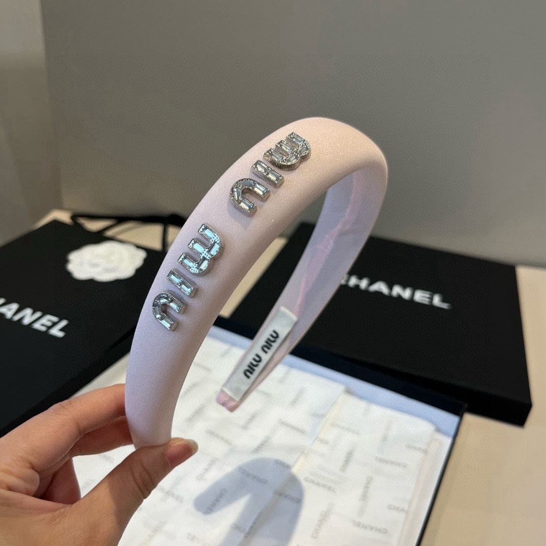🆕

miumiu缪缪新款发箍