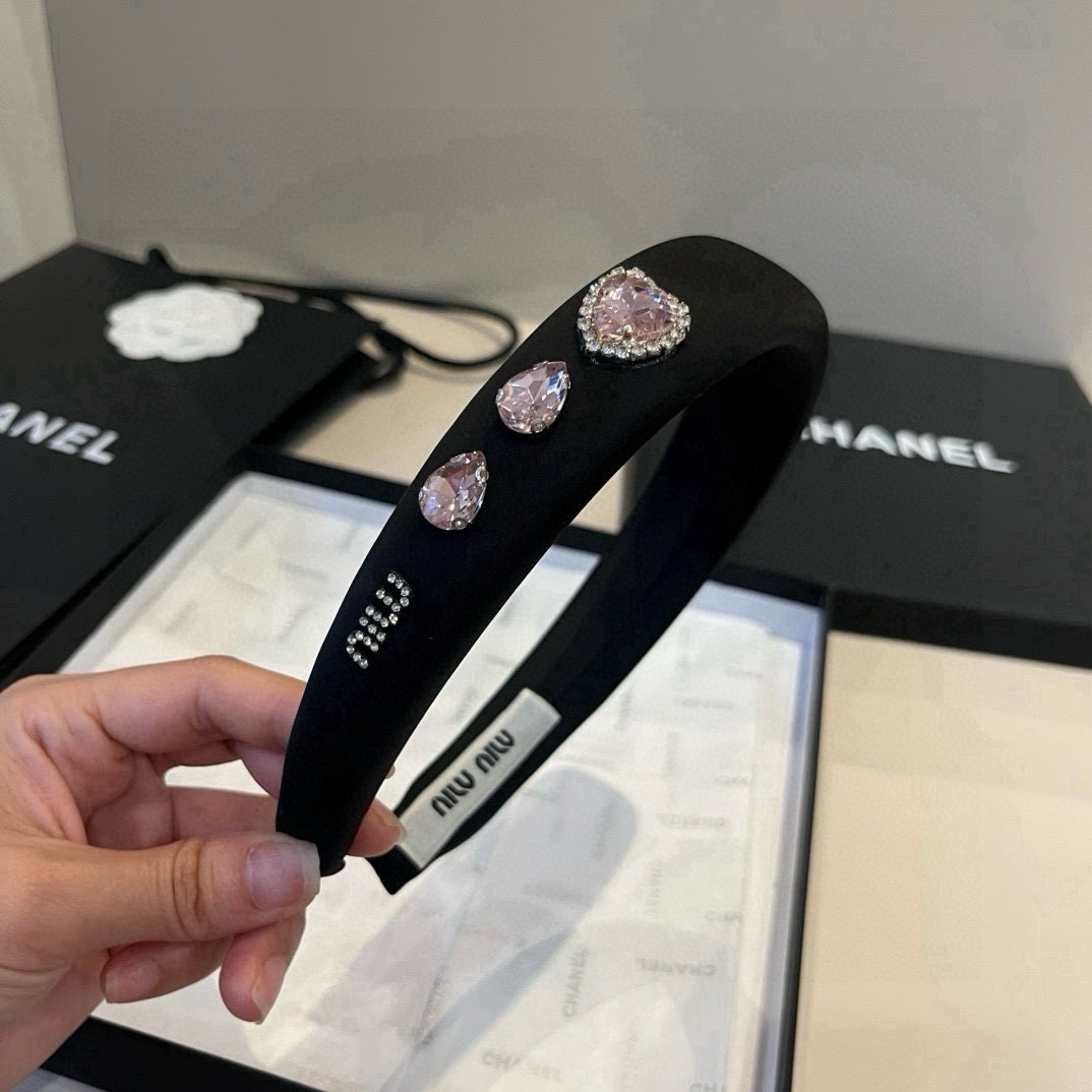 🆕

miumiu缪缪新款发箍