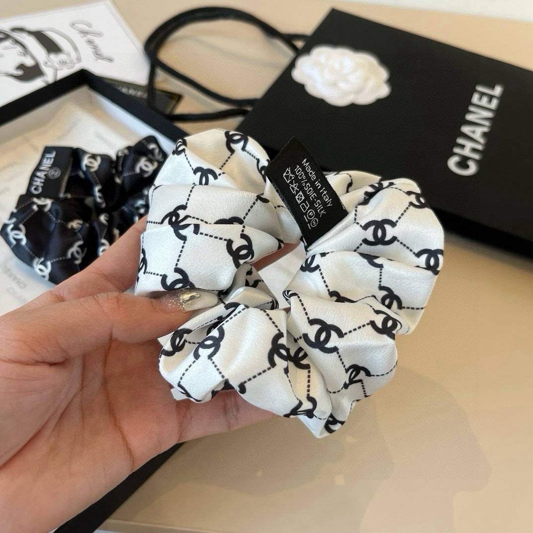 🆕

Chanel香奈儿发圈，绸缎面料，黑白两色