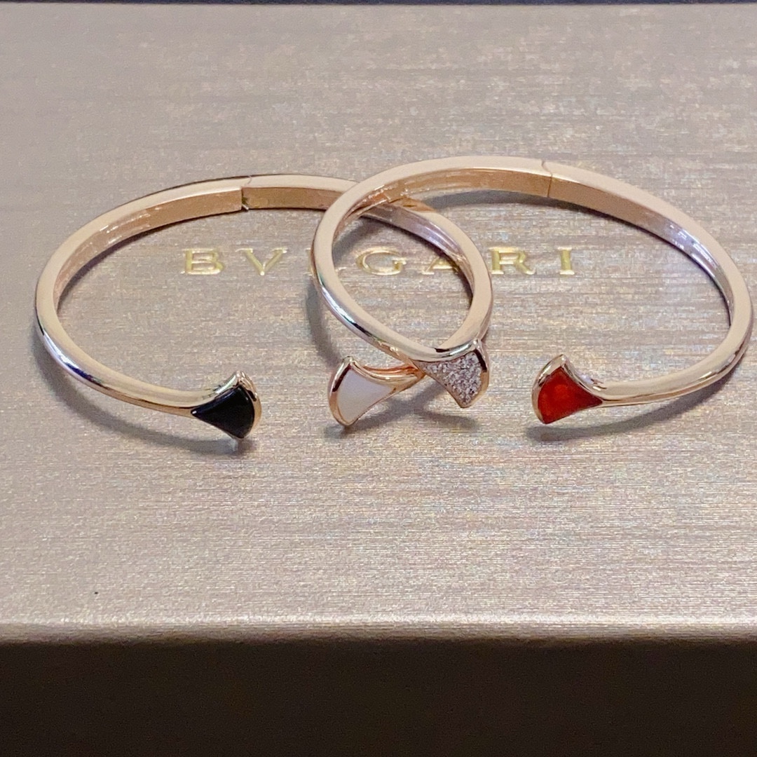 Luxurious BVLGARI Diamond Bracelet Set with Gold Steel – Perfect Metal Elegance - 图片 6