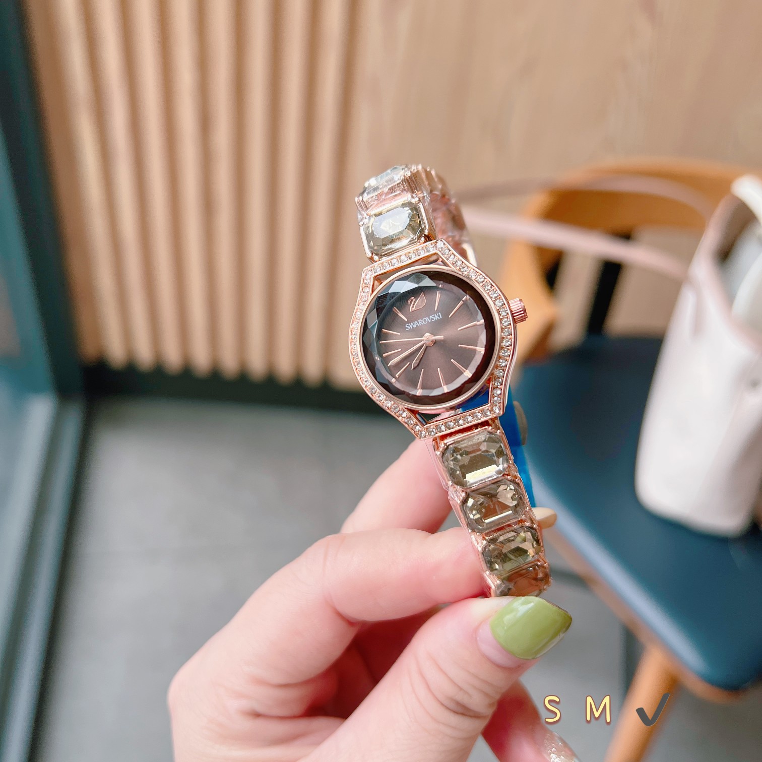 💰65 👸施华洛女表，璀璨夺目！
这款表带带大钻的方