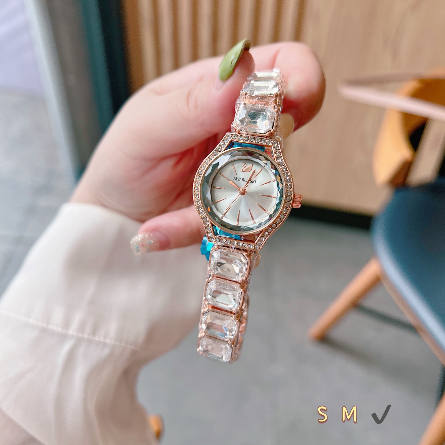 💰65 👸施华洛女表，璀璨夺目！
这款表带带大钻的方