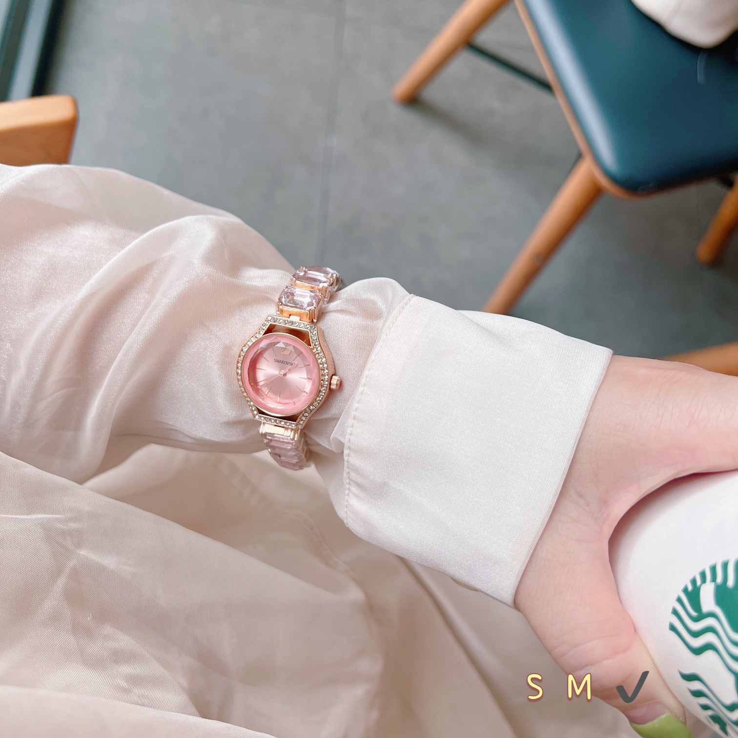 💰65 👸施华洛女表，璀璨夺目！
这款表带带大钻的方