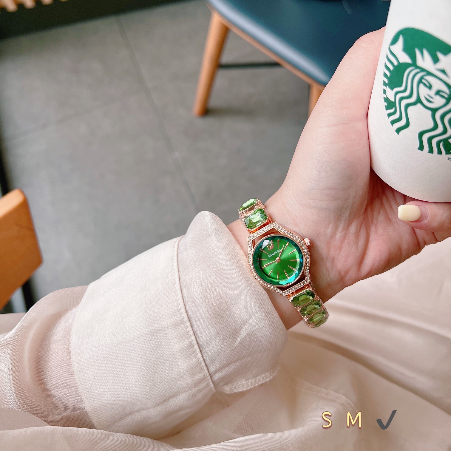 💰65 👸施华洛女表，璀璨夺目！
这款表带带大钻的方