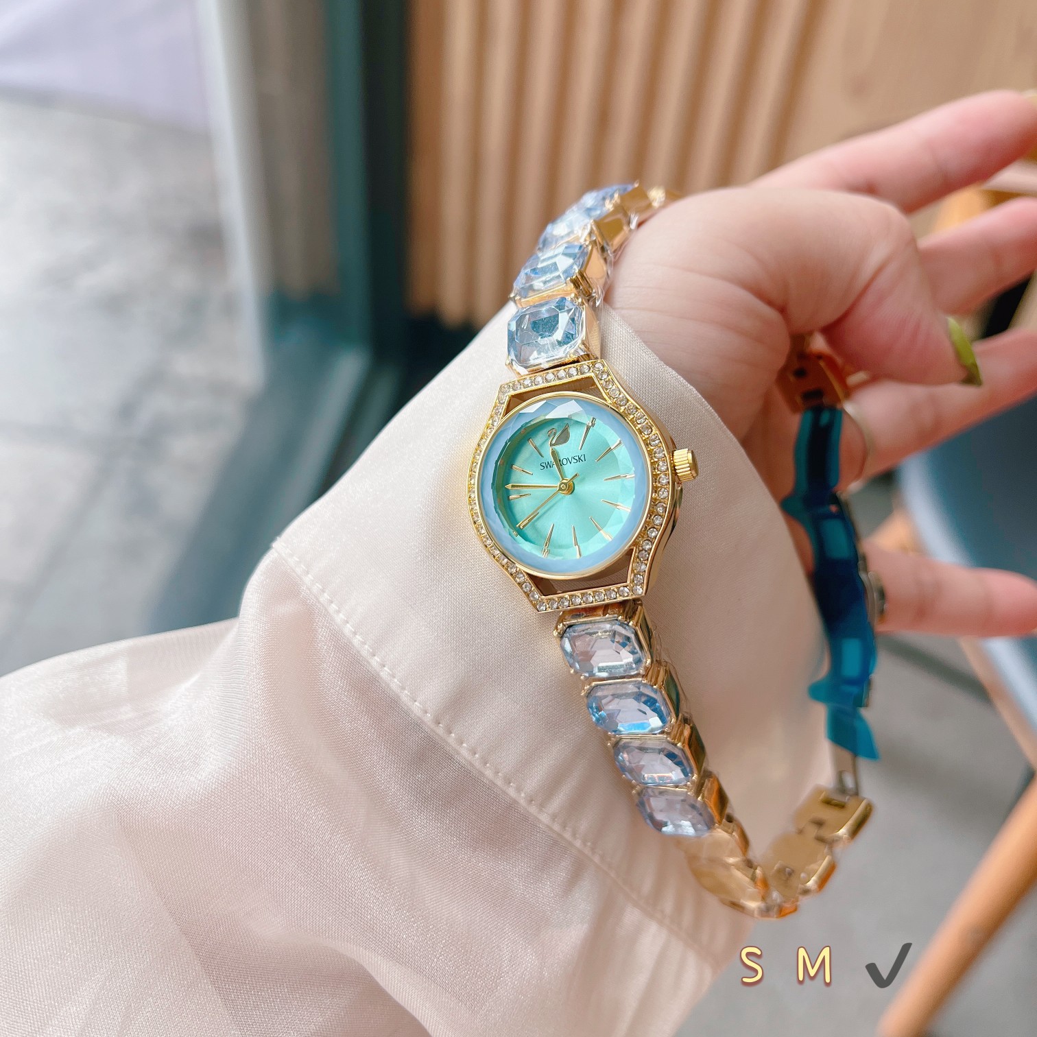 💰65 👸施华洛女表，璀璨夺目！
这款表带带大钻的方