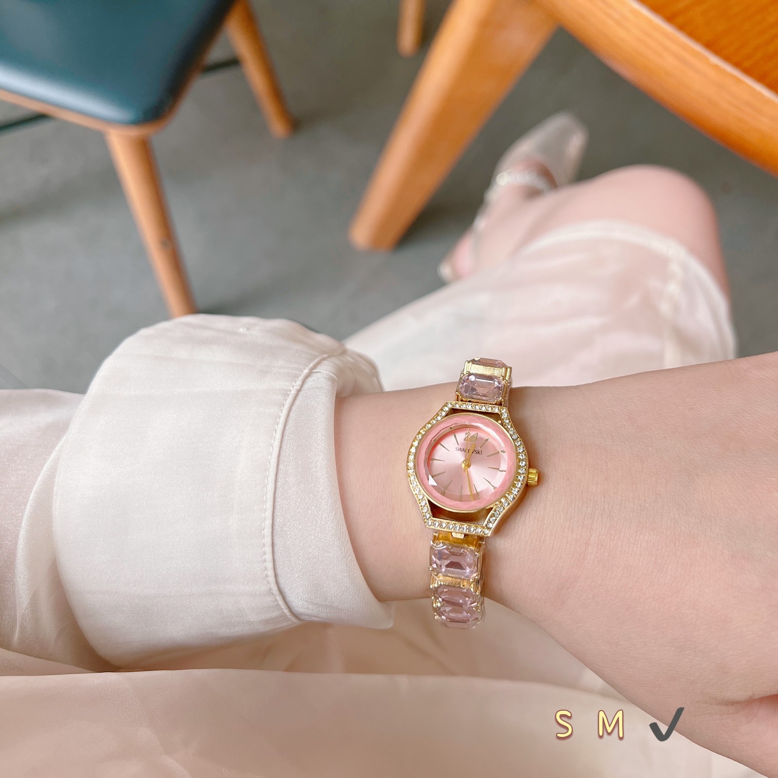 💰65 👸施华洛女表，璀璨夺目！
这款表带带大钻的方