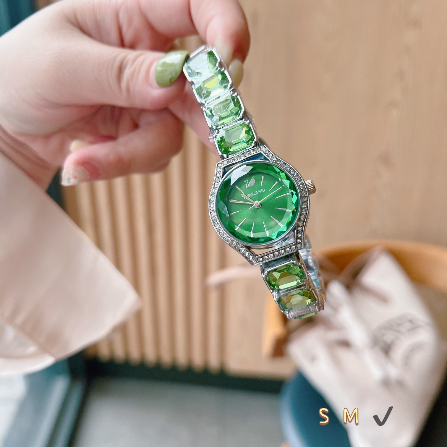 💰65 👸施华洛女表，璀璨夺目！
这款表带带大钻的方