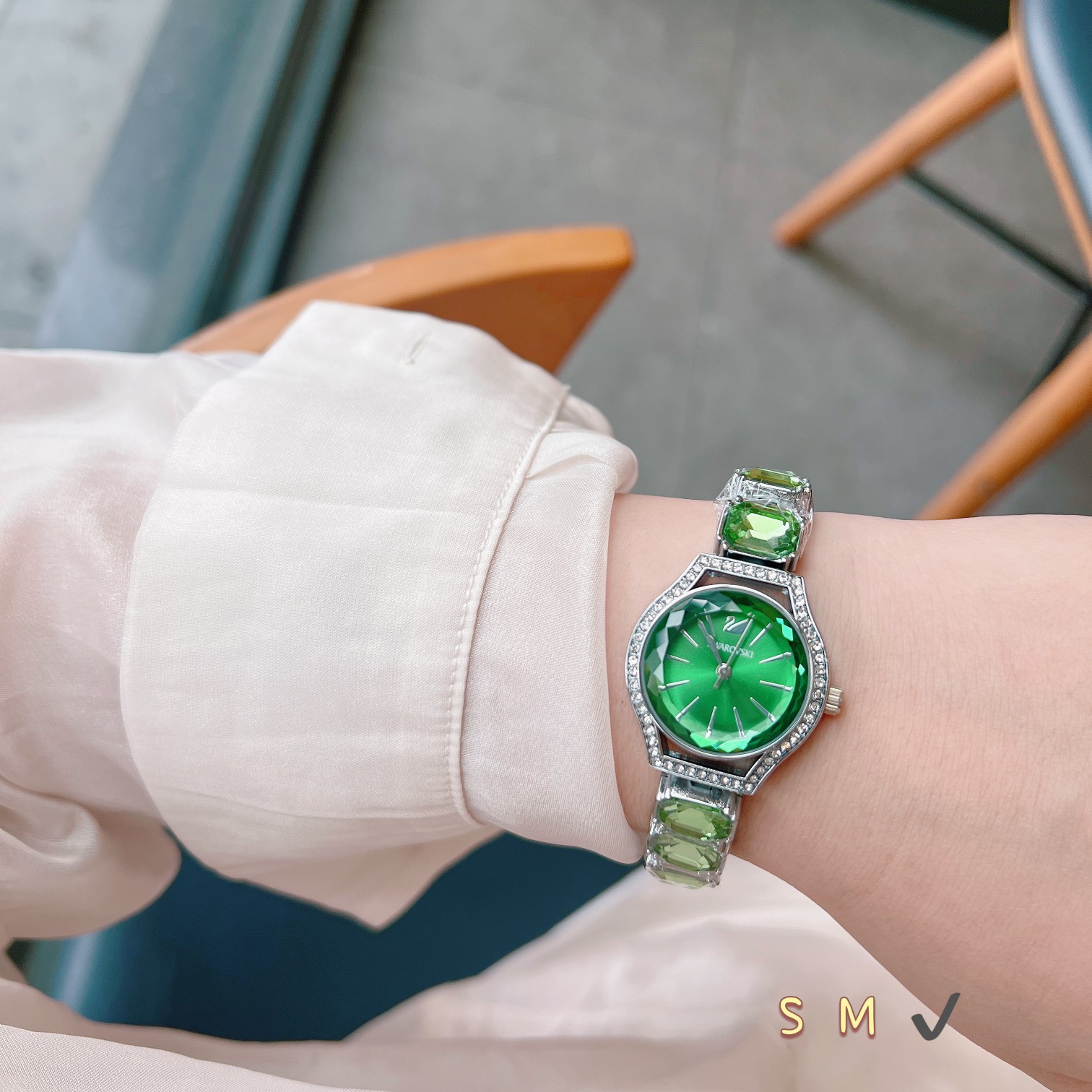 💰65 👸施华洛女表，璀璨夺目！
这款表带带大钻的方