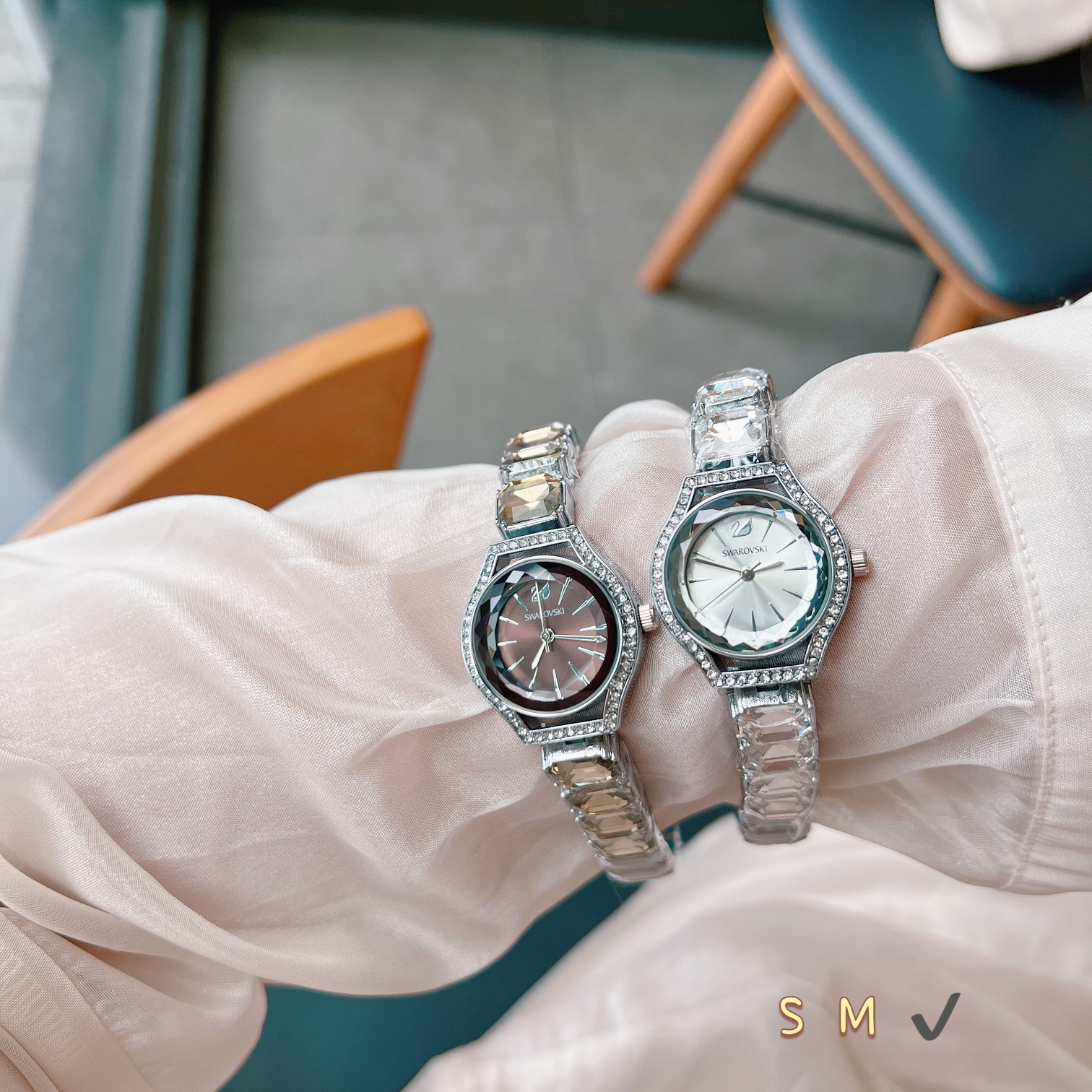 💰65 👸施华洛女表，璀璨夺目！
这款表带带大钻的方