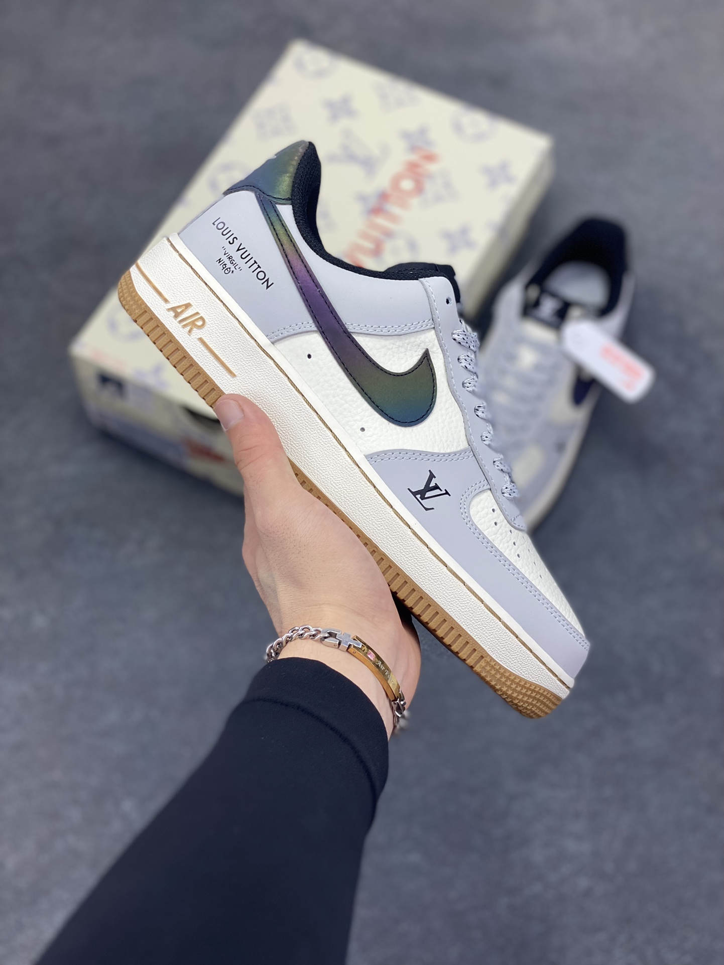 NIke Air Force 1 \’07 Low LV联名–灰白镭射渐变 空军一号低帮 运动鞋 休闲鞋 折边针车 工艺难度大 原楦头原纸板 原装鞋盒 原厂鞋底 超高清洁度 细节完美 货号:LW9279-020 尺码:36 36.5 37.5 38 38.5 39 40 40.5 41 42 42.5 43 44 44.5 45-选品中心