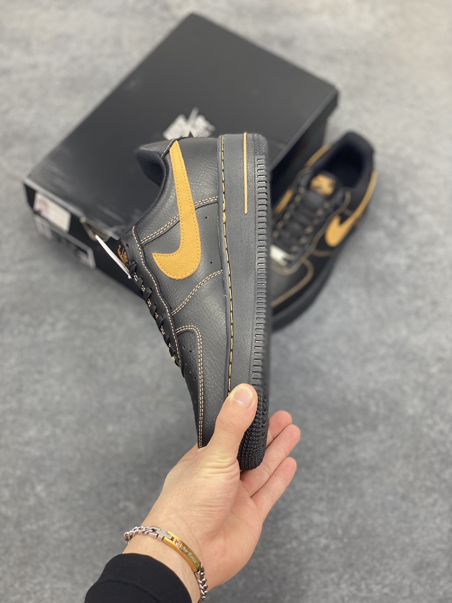 图片[3]-Nike Air Force 1 Low 黑黄 原楦头原纸板 打造纯正空军版型 专注外贸渠道 全掌内置蜂窝气垫 原盒配件 原厂中底钢印、拉帮完美 货号：HQ2037-003 尺码：36 36.5 37.5 38 38.5 39 40 40.5 41 42 42.5 43 44 44.5 45-选品中心