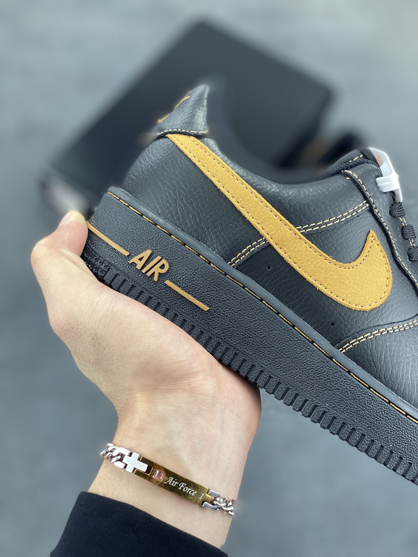 图片[6]-Nike Air Force 1 Low 黑黄 原楦头原纸板 打造纯正空军版型 专注外贸渠道 全掌内置蜂窝气垫 原盒配件 原厂中底钢印、拉帮完美 货号：HQ2037-003 尺码：36 36.5 37.5 38 38.5 39 40 40.5 41 42 42.5 43 44 44.5 45-选品中心