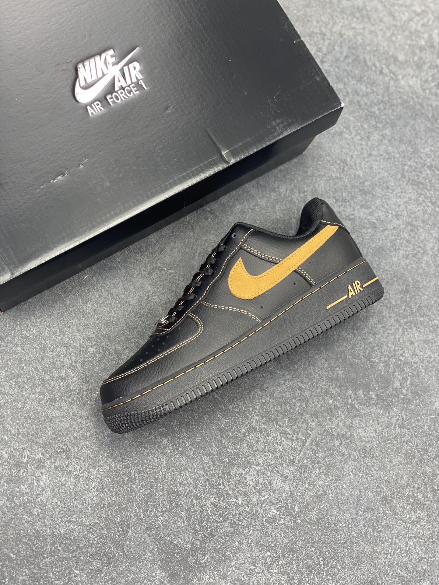 图片[7]-Nike Air Force 1 Low 黑黄 原楦头原纸板 打造纯正空军版型 专注外贸渠道 全掌内置蜂窝气垫 原盒配件 原厂中底钢印、拉帮完美 货号：HQ2037-003 尺码：36 36.5 37.5 38 38.5 39 40 40.5 41 42 42.5 43 44 44.5 45-选品中心