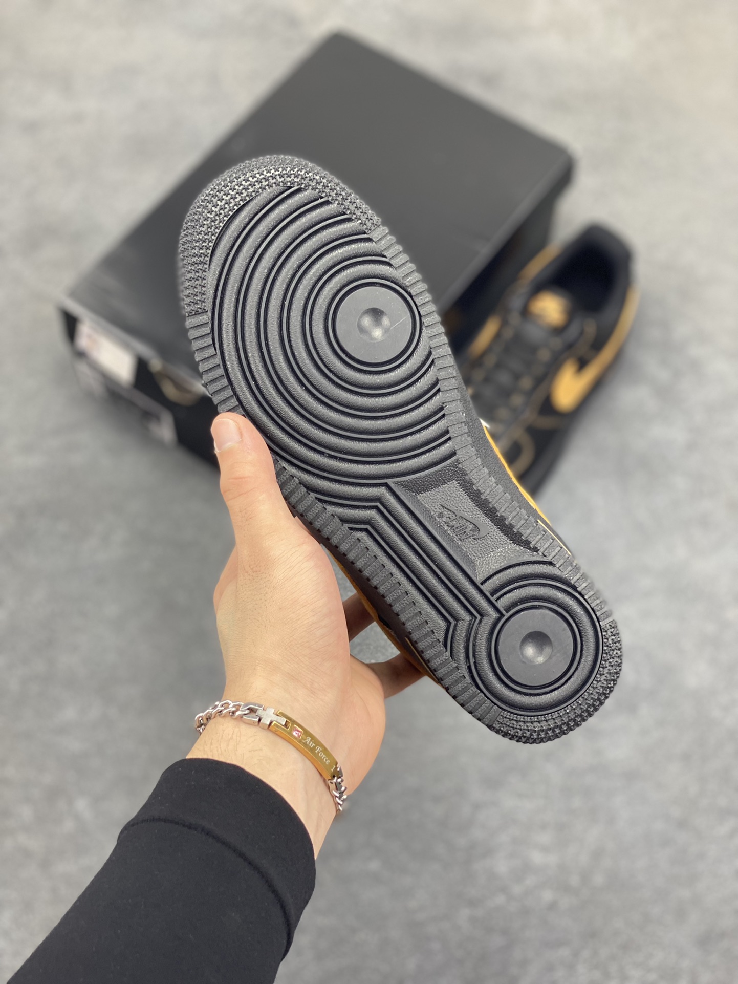 图片[5]-Nike Air Force 1 Low 黑黄 原楦头原纸板 打造纯正空军版型 专注外贸渠道 全掌内置蜂窝气垫 原盒配件 原厂中底钢印、拉帮完美 货号：HQ2037-003 尺码：36 36.5 37.5 38 38.5 39 40 40.5 41 42 42.5 43 44 44.5 45-选品中心