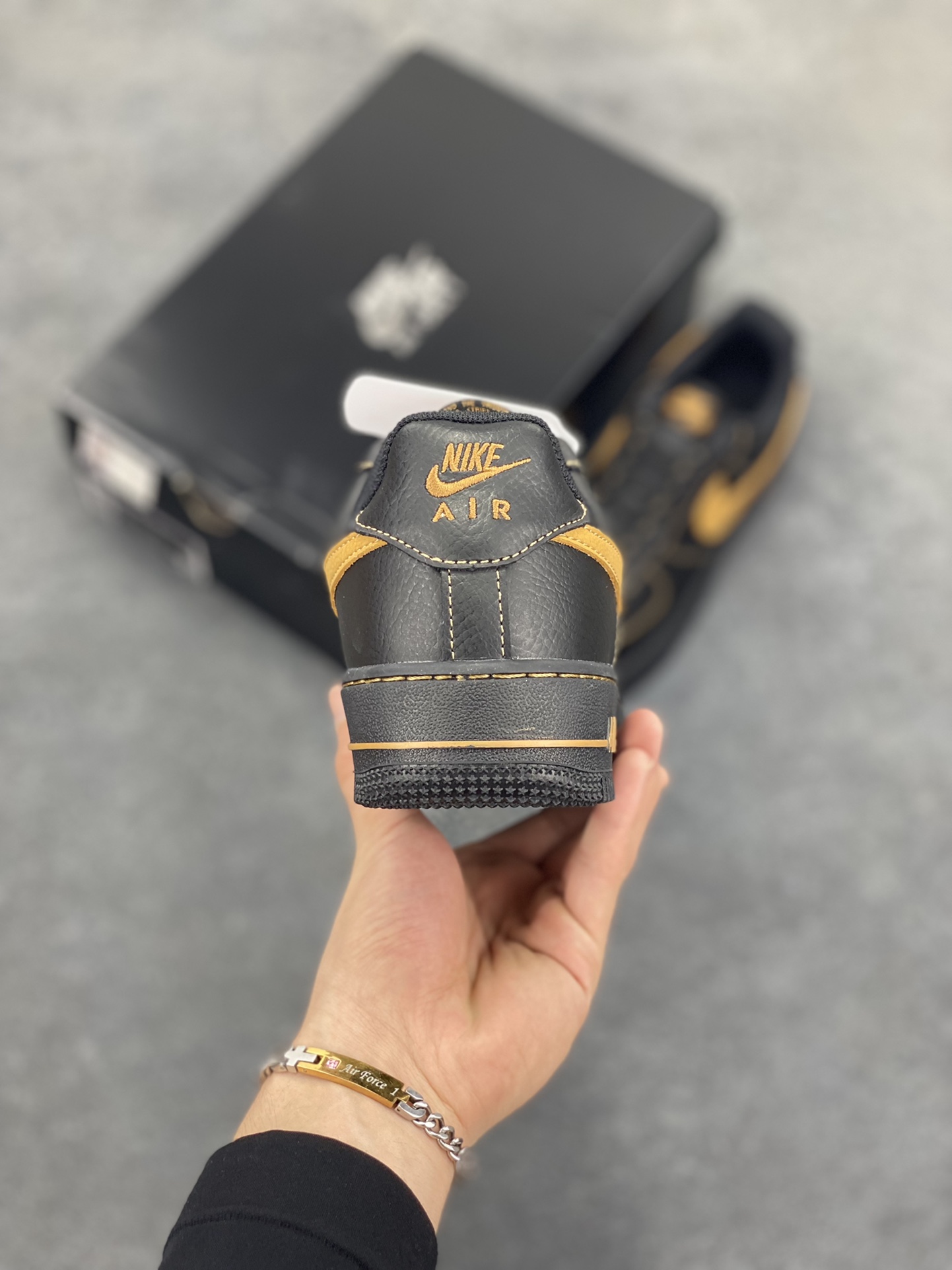 图片[4]-Nike Air Force 1 Low 黑黄 原楦头原纸板 打造纯正空军版型 专注外贸渠道 全掌内置蜂窝气垫 原盒配件 原厂中底钢印、拉帮完美 货号：HQ2037-003 尺码：36 36.5 37.5 38 38.5 39 40 40.5 41 42 42.5 43 44 44.5 45-选品中心