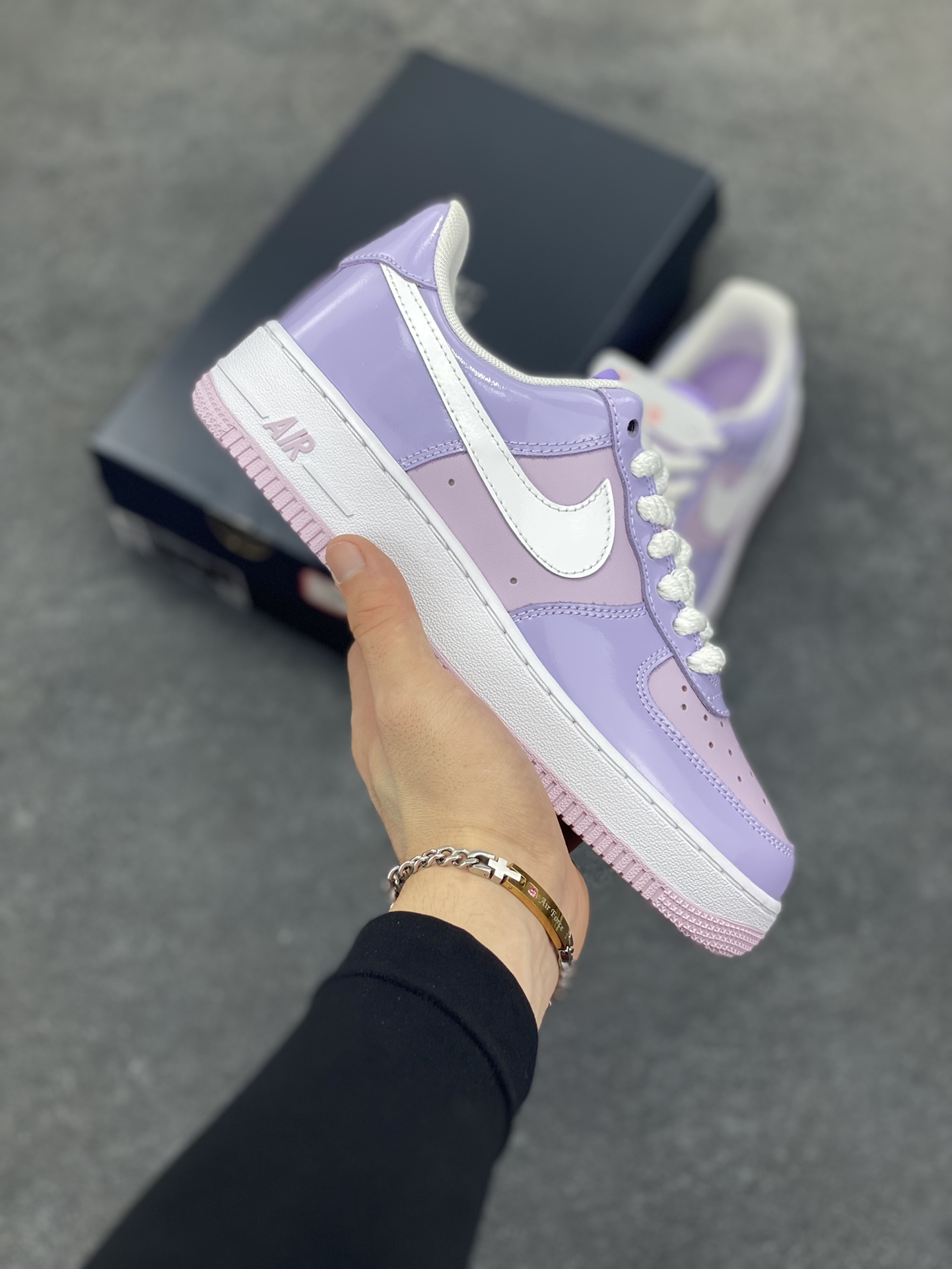 Nike Air Force 1 Low 镜面紫白勾 空军一号低帮运动休闲板鞋 原楦头原纸板 打造纯正空军版型#专注外贸渠道 全掌内置蜂窝气垫 #原盒配件 原厂中底钢印、拉帮完美 货号:HV9405-500 尺码:36 36.5 37.5 38 38.5 39 40 40.5 41 42 42.5 43 44 44.5 45-选品中心
