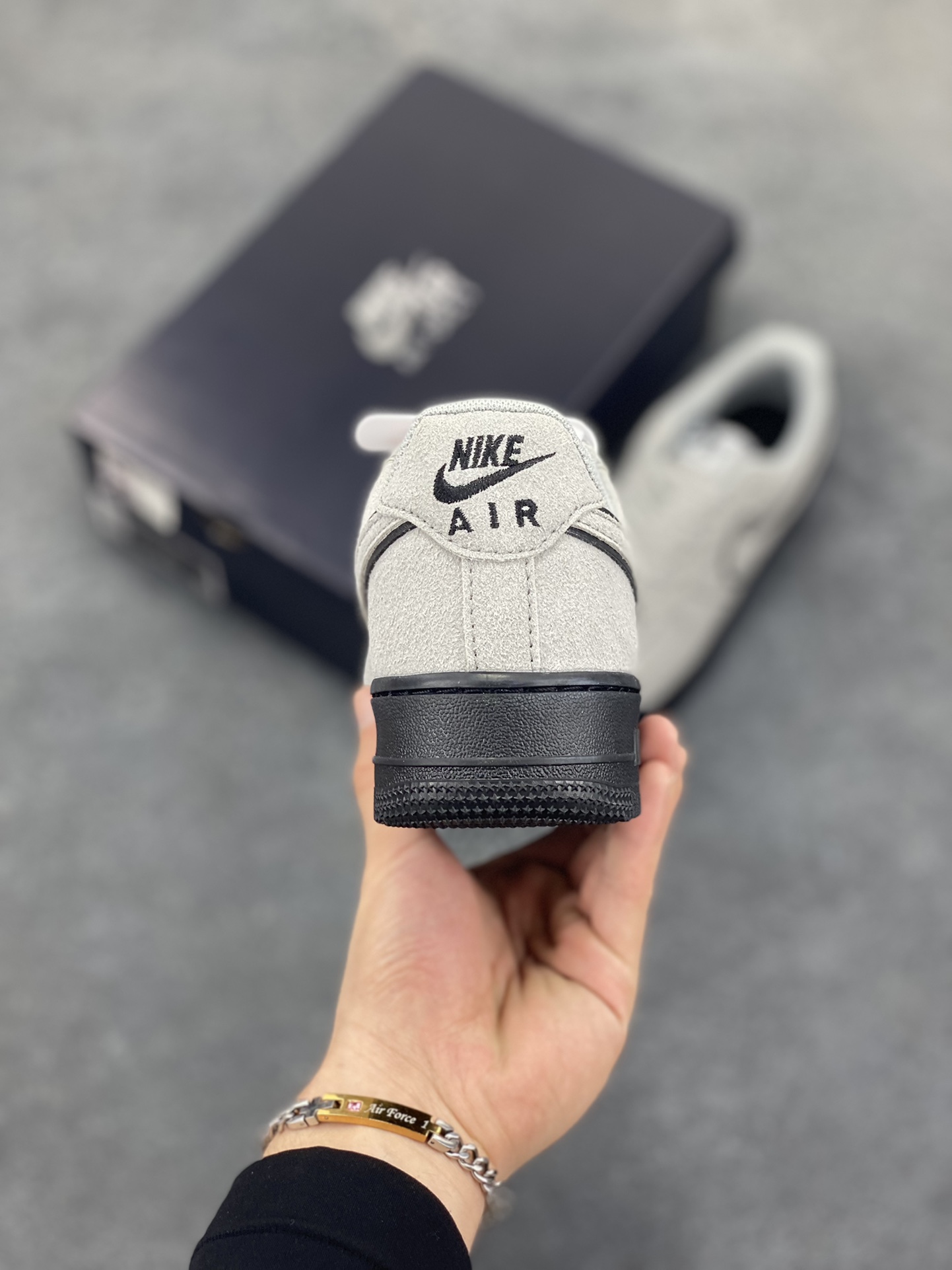 图片[4]-Nike Air Force 1 Low 军械灰 空军一号低帮运动休闲板鞋 原楦头原纸板 打造纯正空军版型#专注外贸渠道 全掌内置蜂窝气垫 #原盒配件 原厂中底钢印、拉帮完美 货号：HQ1966-001 尺码：36 36.5 37.5 38 38.5 39 40 40.5 41 42 42.5 43 44 44.5 45-选品中心