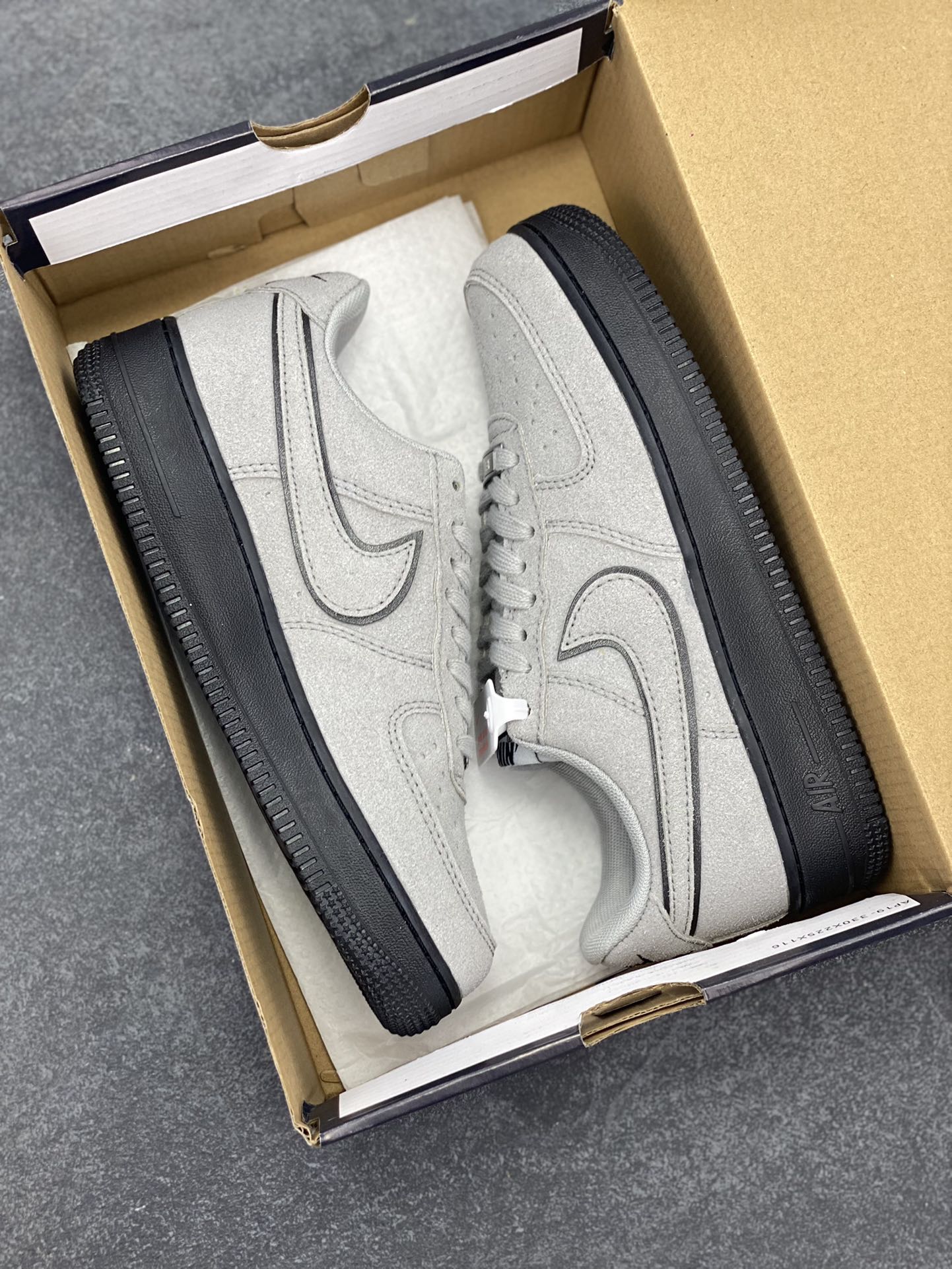 图片[9]-Nike Air Force 1 Low 军械灰 空军一号低帮运动休闲板鞋 原楦头原纸板 打造纯正空军版型#专注外贸渠道 全掌内置蜂窝气垫 #原盒配件 原厂中底钢印、拉帮完美 货号：HQ1966-001 尺码：36 36.5 37.5 38 38.5 39 40 40.5 41 42 42.5 43 44 44.5 45-选品中心