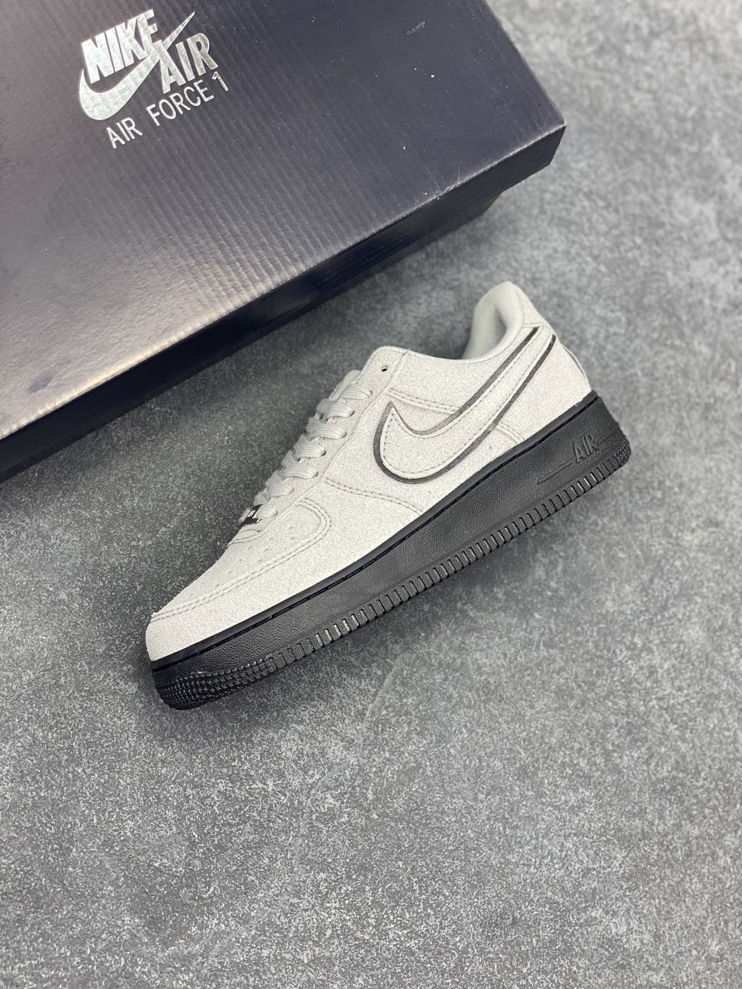 图片[7]-Nike Air Force 1 Low 军械灰 空军一号低帮运动休闲板鞋 原楦头原纸板 打造纯正空军版型#专注外贸渠道 全掌内置蜂窝气垫 #原盒配件 原厂中底钢印、拉帮完美 货号：HQ1966-001 尺码：36 36.5 37.5 38 38.5 39 40 40.5 41 42 42.5 43 44 44.5 45-选品中心