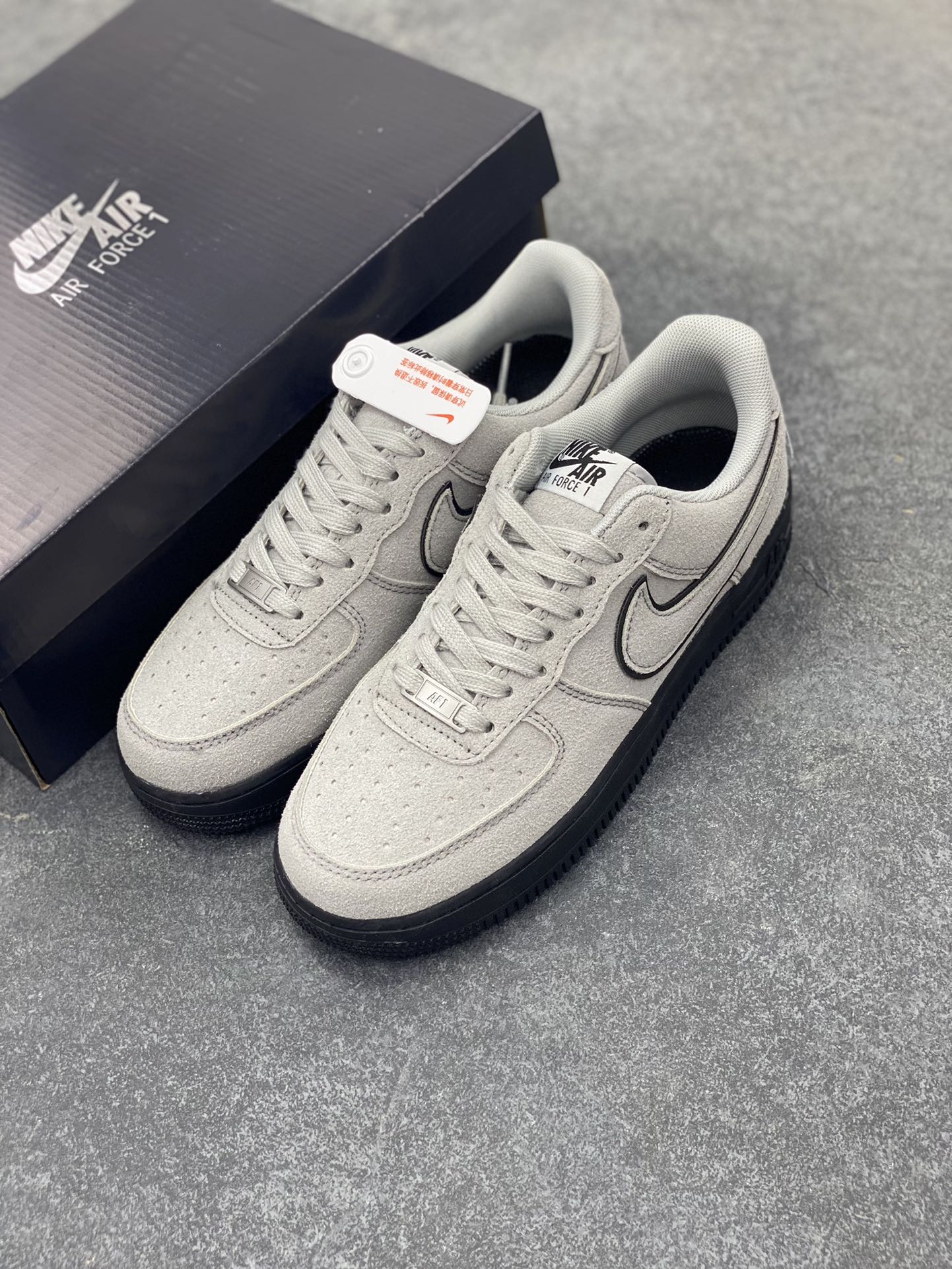 图片[8]-Nike Air Force 1 Low 军械灰 空军一号低帮运动休闲板鞋 原楦头原纸板 打造纯正空军版型#专注外贸渠道 全掌内置蜂窝气垫 #原盒配件 原厂中底钢印、拉帮完美 货号：HQ1966-001 尺码：36 36.5 37.5 38 38.5 39 40 40.5 41 42 42.5 43 44 44.5 45-选品中心