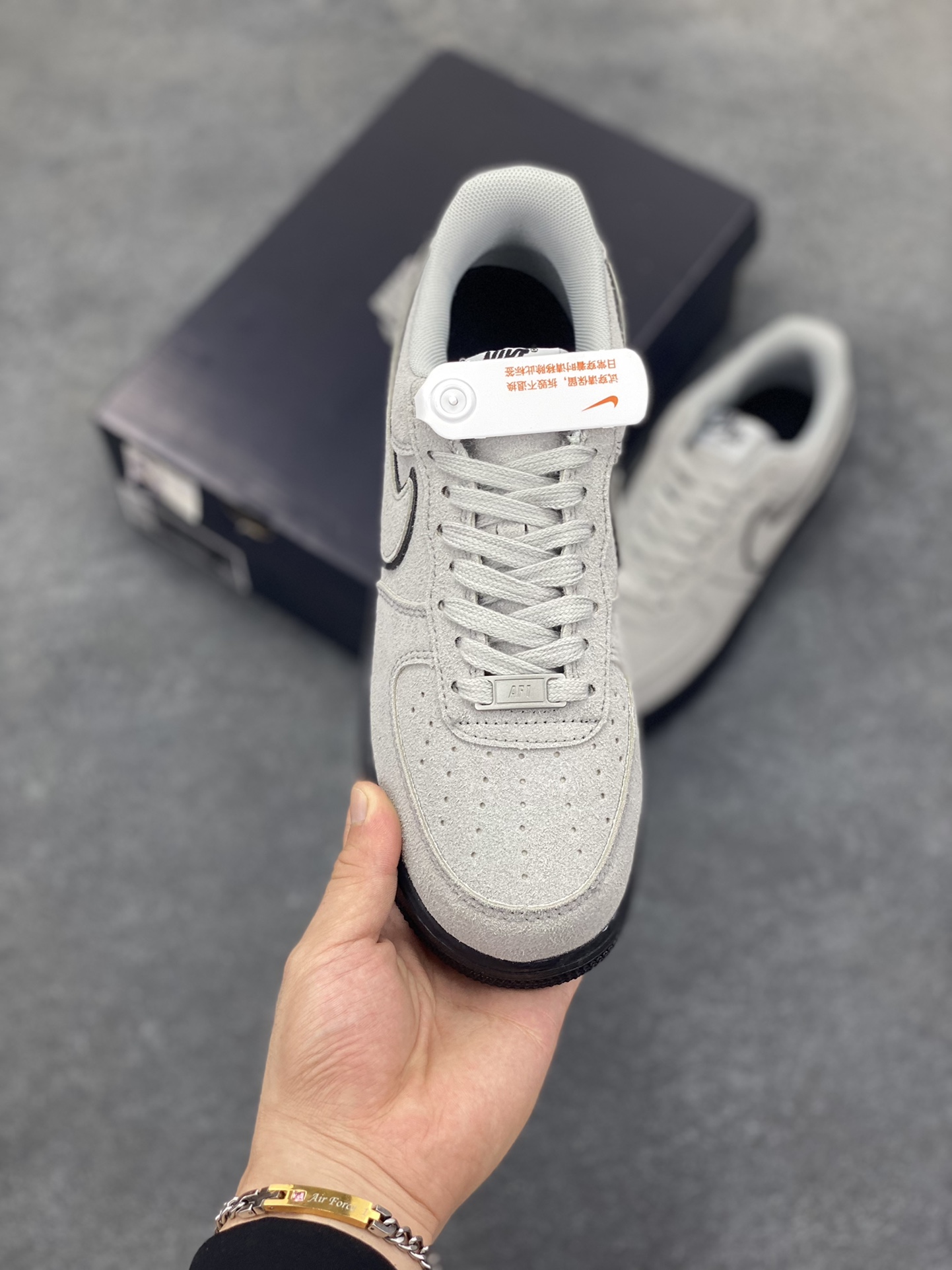 图片[2]-Nike Air Force 1 Low 军械灰 空军一号低帮运动休闲板鞋 原楦头原纸板 打造纯正空军版型#专注外贸渠道 全掌内置蜂窝气垫 #原盒配件 原厂中底钢印、拉帮完美 货号：HQ1966-001 尺码：36 36.5 37.5 38 38.5 39 40 40.5 41 42 42.5 43 44 44.5 45-选品中心
