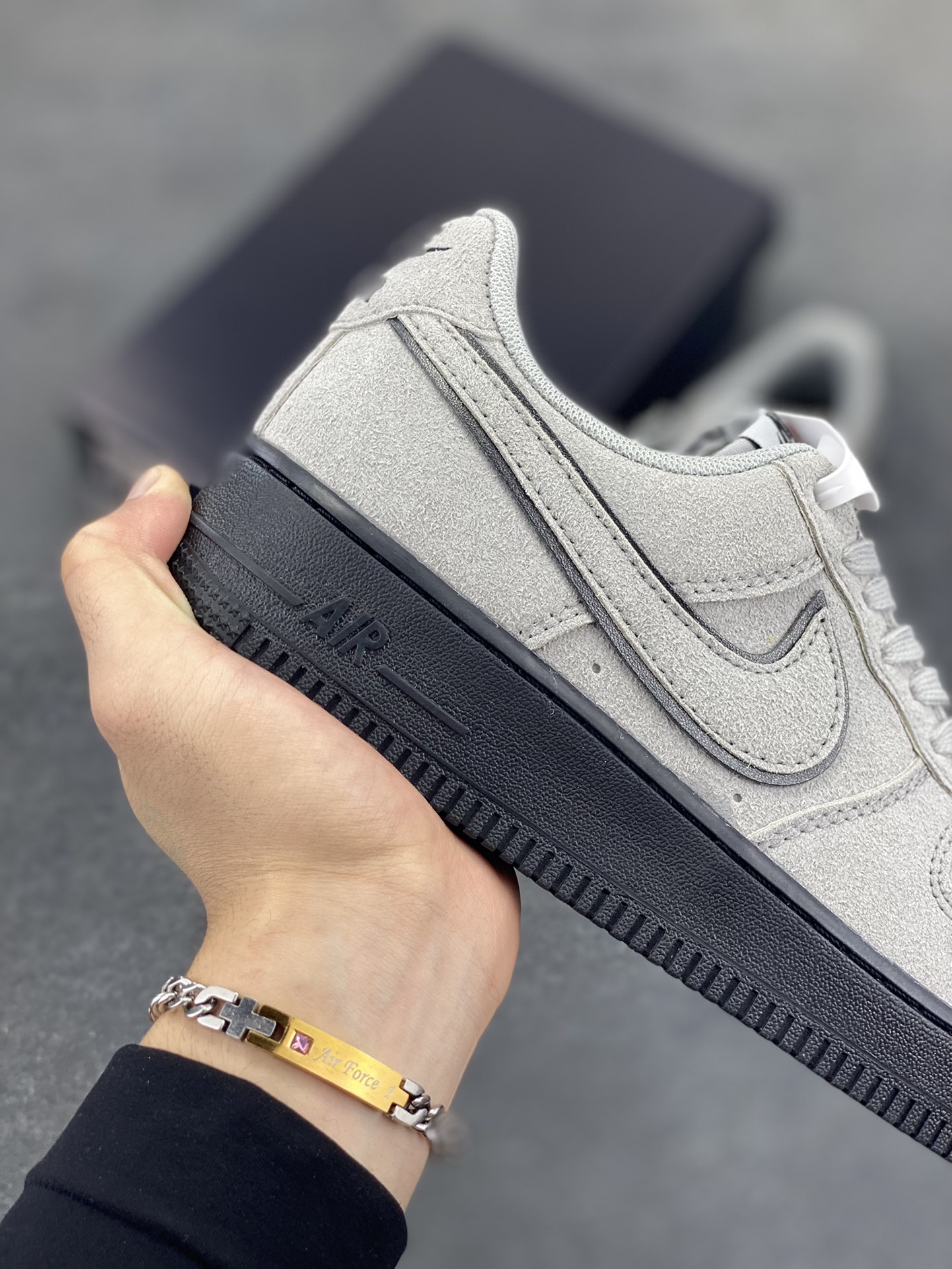 图片[6]-Nike Air Force 1 Low 军械灰 空军一号低帮运动休闲板鞋 原楦头原纸板 打造纯正空军版型#专注外贸渠道 全掌内置蜂窝气垫 #原盒配件 原厂中底钢印、拉帮完美 货号：HQ1966-001 尺码：36 36.5 37.5 38 38.5 39 40 40.5 41 42 42.5 43 44 44.5 45-选品中心