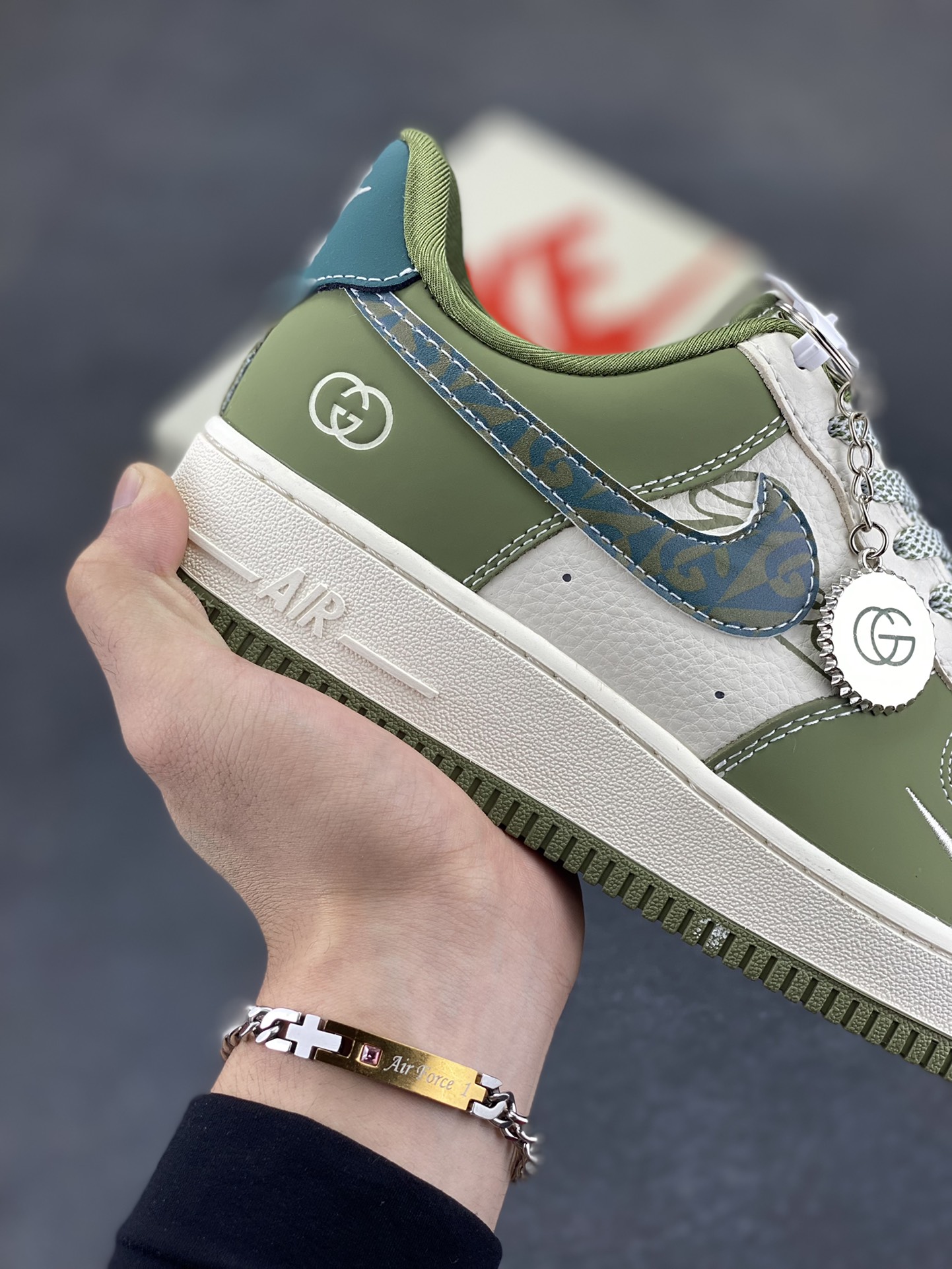 图片[6]-NIke Air Force 1 \’07 Low “古驰联名——草绿”空军一号 低帮 运动鞋 休闲鞋 折边针车 工艺难度大 原楦头原纸板 原装鞋盒 定制五金配件 内置全掌气垫 原厂鞋底 货号：KK1988-094 尺码：36 36.5 37.5 38 38.5 39 40 40.5 41 42 42.5 43 44 44.5 45-选品中心