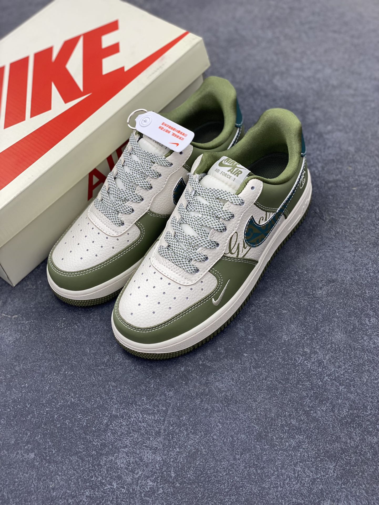 图片[8]-NIke Air Force 1 \’07 Low “古驰联名——草绿”空军一号 低帮 运动鞋 休闲鞋 折边针车 工艺难度大 原楦头原纸板 原装鞋盒 定制五金配件 内置全掌气垫 原厂鞋底 货号：KK1988-094 尺码：36 36.5 37.5 38 38.5 39 40 40.5 41 42 42.5 43 44 44.5 45-选品中心