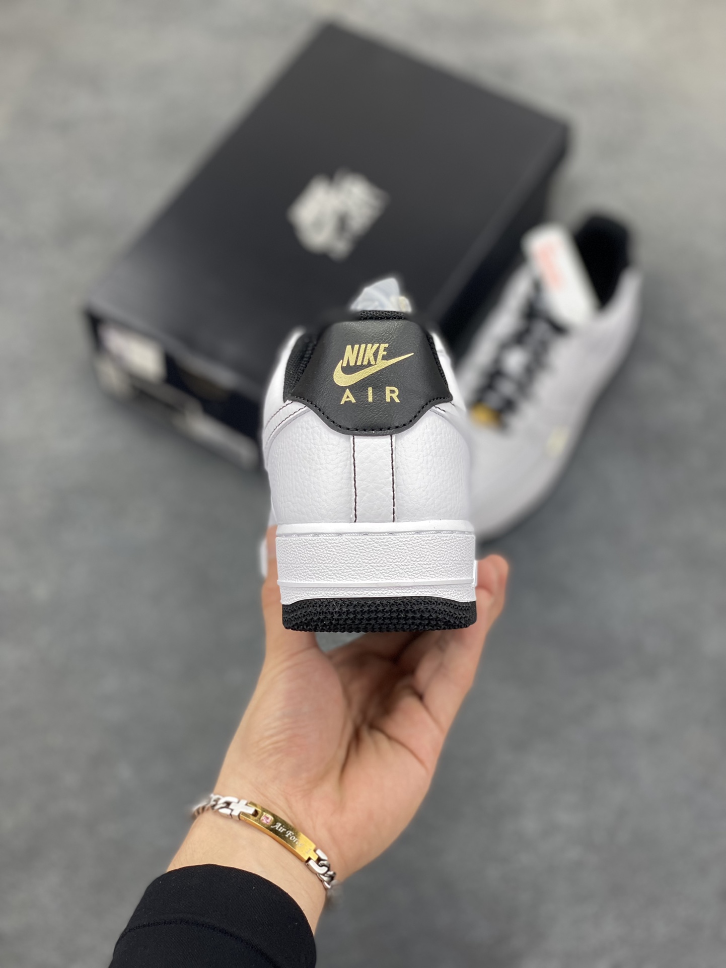 图片[4]-HY版本💯 Nike Air Force 1 Low 白黑线小金勾 空军一号低帮运动休闲板鞋 原楦头原纸板 打造纯正空军版型#专注外贸渠道 全掌内置蜂窝气垫 #原盒配件 原厂中底钢印、拉帮完美 货号：IB6543-101 尺码：36 36.5 37.5 38 38.5 39 40 40.5 41 42 42.5 43 44 44.5 45 46-选品中心