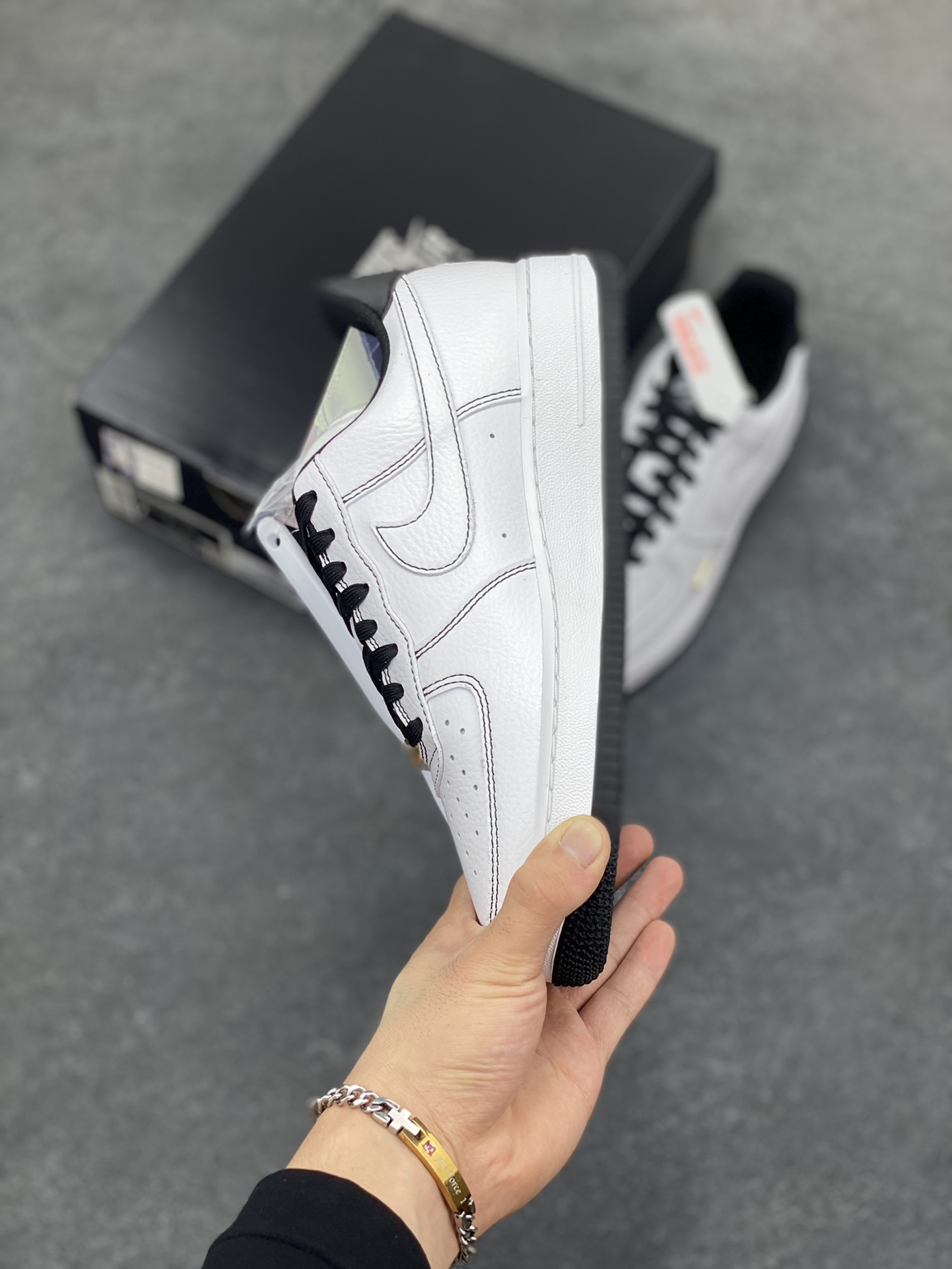 图片[3]-HY版本💯 Nike Air Force 1 Low 白黑线小金勾 空军一号低帮运动休闲板鞋 原楦头原纸板 打造纯正空军版型#专注外贸渠道 全掌内置蜂窝气垫 #原盒配件 原厂中底钢印、拉帮完美 货号：IB6543-101 尺码：36 36.5 37.5 38 38.5 39 40 40.5 41 42 42.5 43 44 44.5 45 46-选品中心