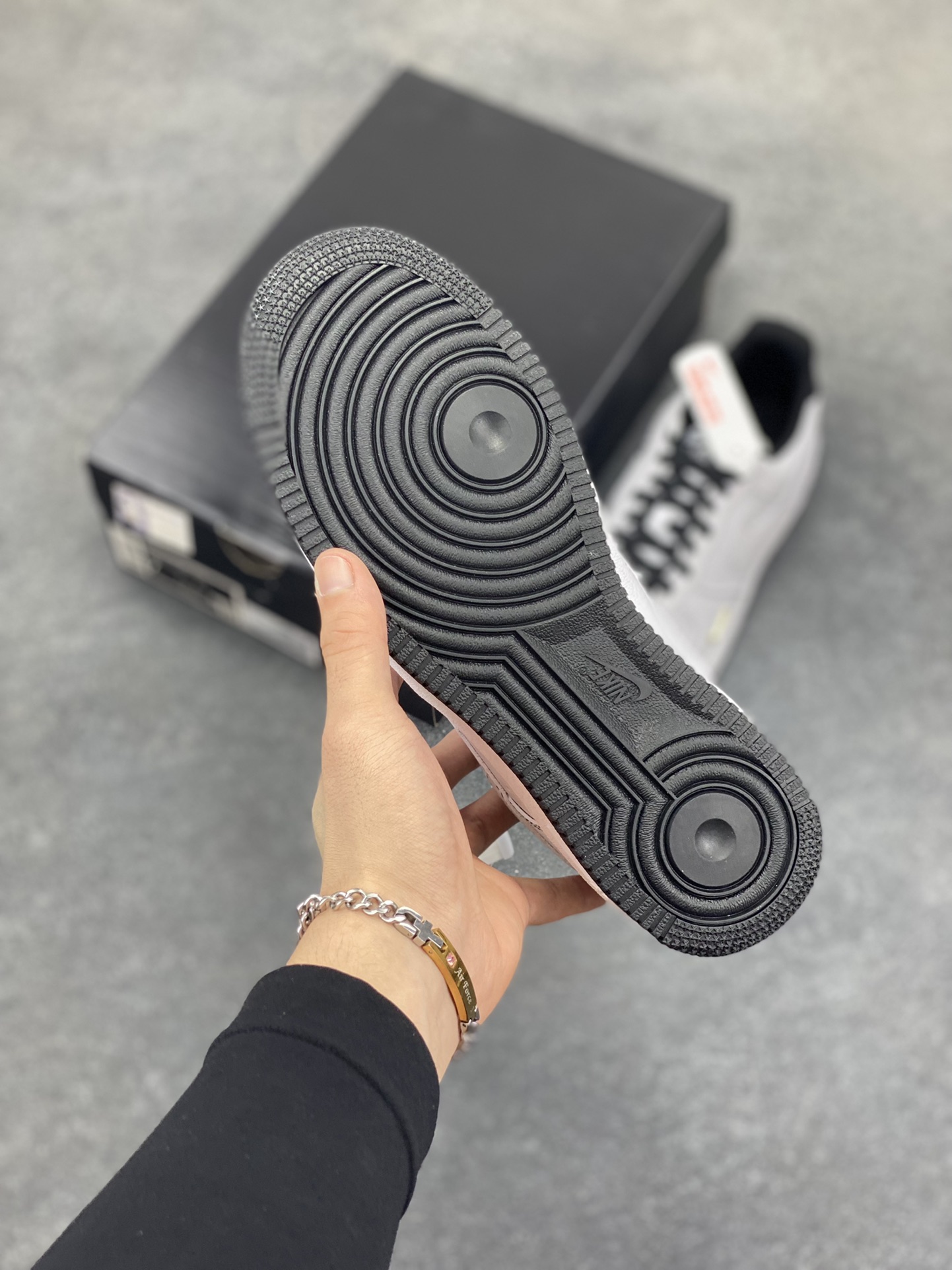 图片[5]-HY版本💯 Nike Air Force 1 Low 白黑线小金勾 空军一号低帮运动休闲板鞋 原楦头原纸板 打造纯正空军版型#专注外贸渠道 全掌内置蜂窝气垫 #原盒配件 原厂中底钢印、拉帮完美 货号：IB6543-101 尺码：36 36.5 37.5 38 38.5 39 40 40.5 41 42 42.5 43 44 44.5 45 46-选品中心