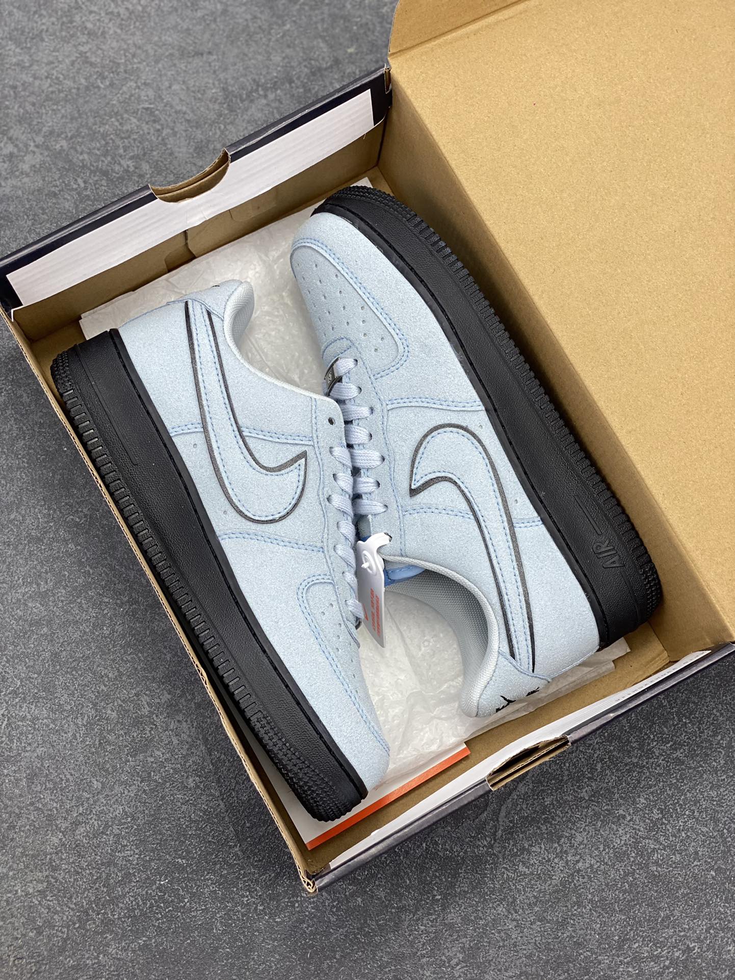 图片[9]-Nike Air Force 1 Low 军械蓝 空军一号低帮运动休闲板鞋 原楦头原纸板 打造纯正空军版型#专注外贸渠道 全掌内置蜂窝气垫 #原盒配件 原厂中底钢印、拉帮完美 货号：HQ1966-400 尺码：36 36.5 37.5 38 38.5 39 40 40.5 41 42 42.5 43 44 44.5 45-选品中心