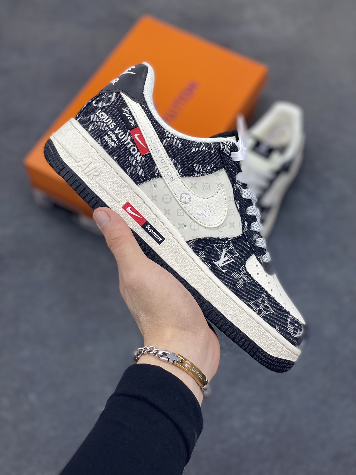 Nike Air Force 1 \'07 Low “LV联名——牛仔米白黑”空军一号 低帮 运动鞋 休闲鞋 折边针车 工艺难度大 原楦头原纸板 原装鞋盒 定制五金配件 内置全掌气垫 原厂鞋底 货号：MZ9588-802 尺码：36 36.5 37.5 38 38.5 39 40 40.5 41 42 42.5 43 44 44.5 45-选品中心