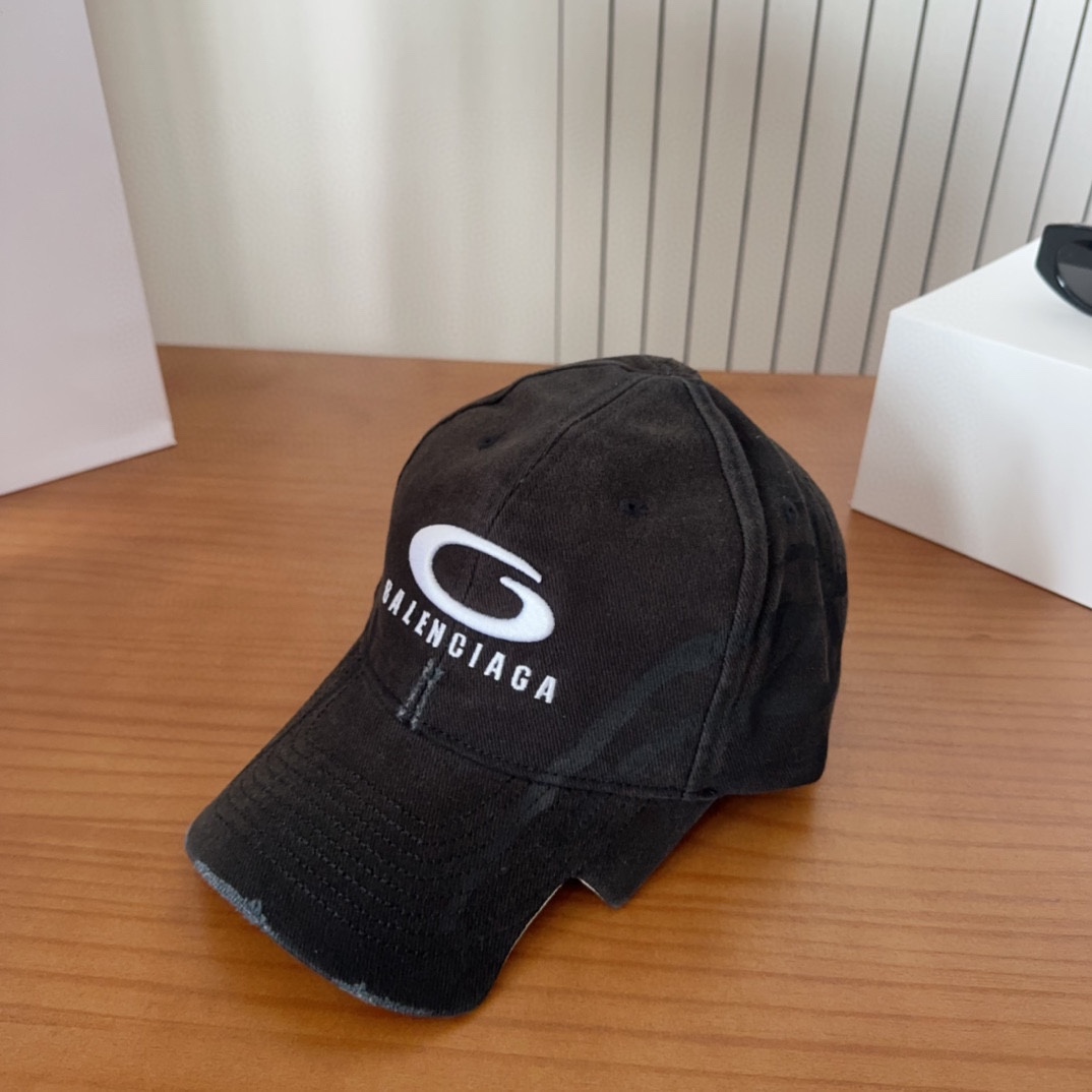 

新品Balencia*a 巴黎世家刺绣字母新款棒球帽
现货秒发🧢简约时尚超级无敌好看的帽子！情侣款！