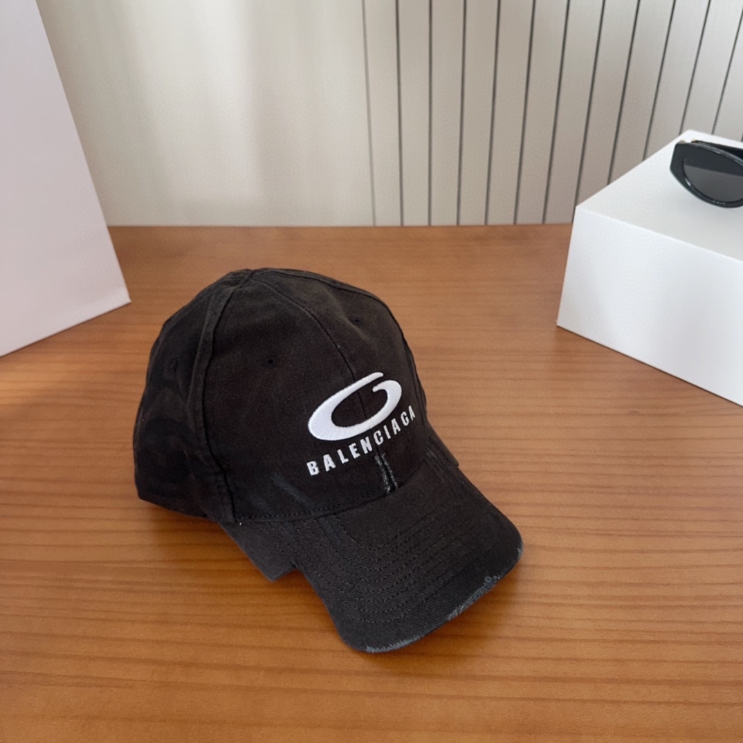 

新品Balencia*a 巴黎世家刺绣字母新款棒球帽
现货秒发🧢简约时尚超级无敌好看的帽子！情侣款！
