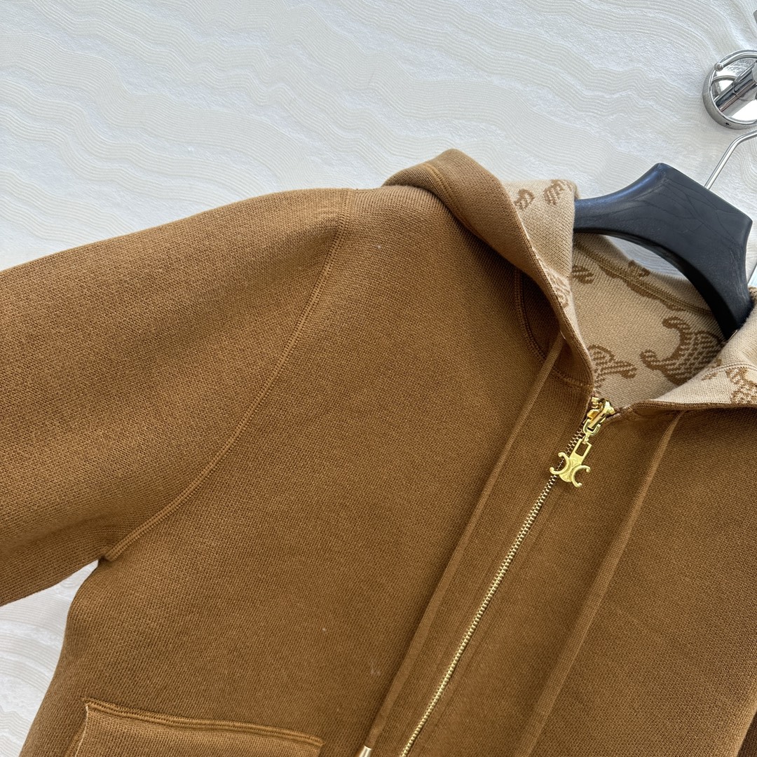 独家首发❤️原单品质CE凯旋门老花双面羊毛外套。减龄少女气质连帽双口袋设计！凯旋门金属吊坠装饰时髦又高级