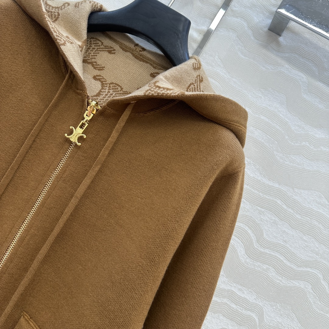 独家首发❤️原单品质CE凯旋门老花双面羊毛外套。减龄少女气质连帽双口袋设计！凯旋门金属吊坠装饰时髦又高级