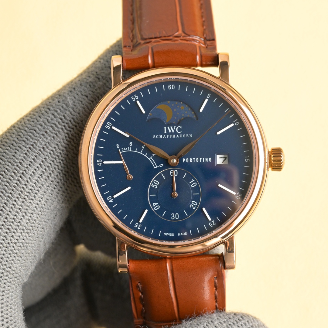 NO:339358,The new white gold TW product, peak appearance, IWC's most dazzling star, the expert on the moon phase of the world's long-term kinetic energy.  The new IW510103 transparent bottom watch. [Case] ​​316L stainless steel case, polished and very rounded. The small second hand disc is located at 6 o'clock with a dial stop function, equipped with solid nail scale and Roman numerals, add kinetic energy decoration at 9 o'clock, and PORTOFINO (English in PortoFINO) and an accurate distance calendar window at 3 o'clock, which is symmetrical with the arc kinetic energy decoration. We can notice that the calendar window of this watch is located at the edge of the dial, and the calendar font is the same as the original version. Willow-shaped hands indicate hours and minutes respectively, and double-sided anti-reflective arched sapphire coated mirror [String] Italian Calfskin [Movement] independently developed an automatic winding mechanical movement, with stable movement and accurate movement. IWC's most dazzling bottom watch. It is suitable for all business occasions, simple, refined and elegant!  Welcome all watch friends to taste it!  , iwc,cowhide19860909白 金 TW新品 颜值巅峰 IWC旗下最耀眼的明星,万国长动能月相专家. 全新的柏涛菲诺系列IW510103透底腕表.【表壳】316L精钢表壳,打磨抛光非常圆润.小秒针盘位于6点钟位置附拨针停秒功能,配有实心条钉刻度和罗马数字,9点位增添动能装饰,3点位写有PORTOFINO（柏涛菲诺英文）和准确距离日历窗,与弧形的动能装饰对称.我们可以注意到,这只手表的日历窗位于表盘最边缘,而且日历字体同原版一致.柳叶形指针分别指示小时和分钟,双面防反光拱形蓝宝石镀膜镜面【表带】意大利小牛皮【机芯】自主研制自动上链机械机芯,机芯稳定,走时准. IWC旗下最耀眼的透底腕表.适合各种商务场合,简敛精致不失优雅！欢迎各路表友品鉴！,,iwc,cowhide,Watch