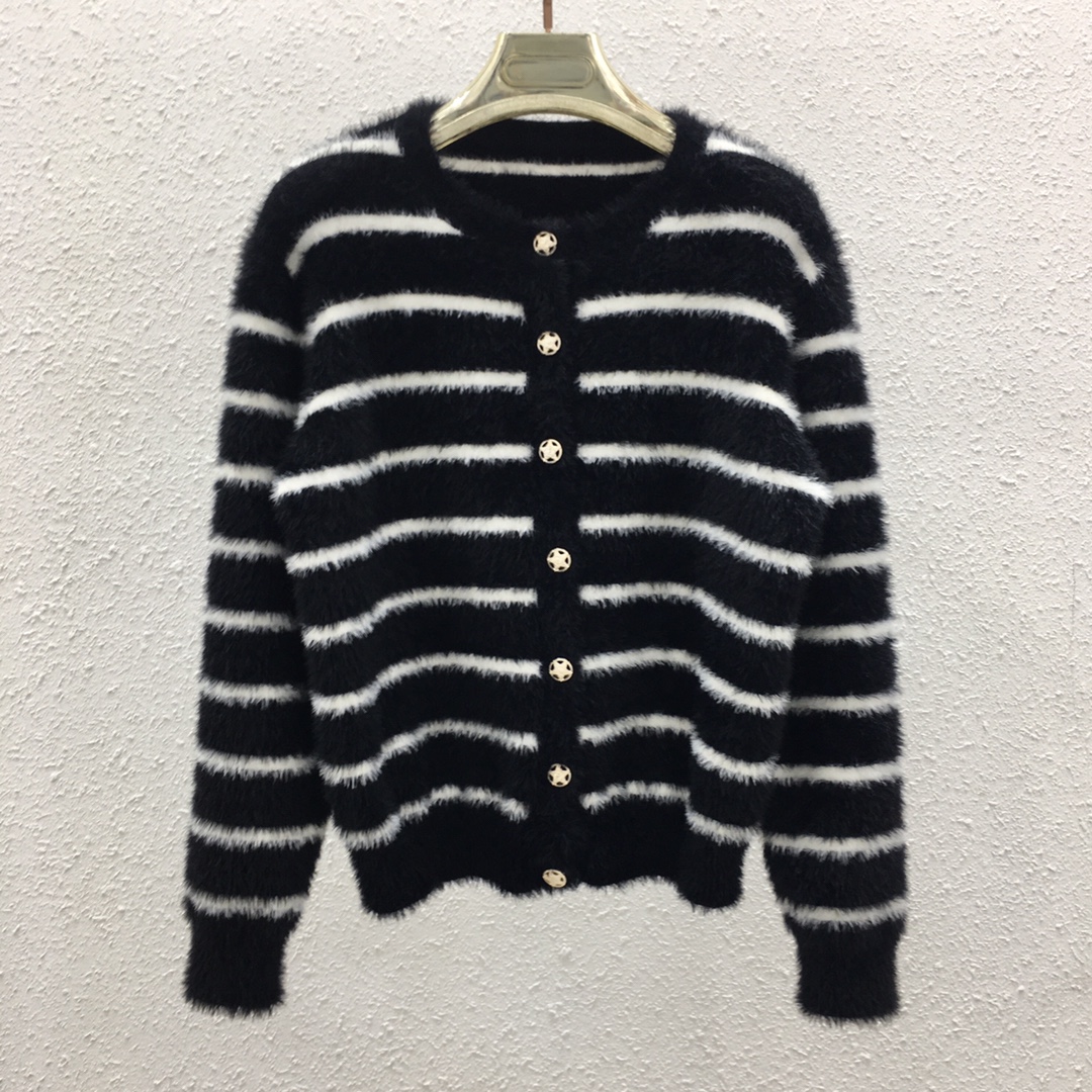 NO:457012,1358061 mink contrast striped star button round neck long sleeve cardigan SML black and white (original innovative model, pictures can be used in the online store), alexander wang198609091358061 貂绒撞色条纹星星纽扣圆领长袖开衫 SML 黑白色（原创新款,图片可以上网店）,,alexander wang,Women's clothing