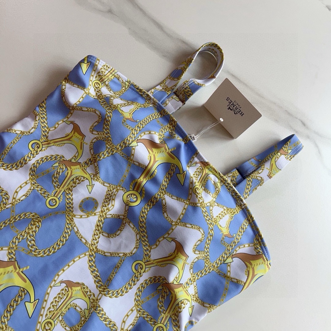  🆕
爱马仕HERMES连体比基尼泳衣👙❤️😍🥰带钢圈聚拢 适合多种场景的游泳衣🏊‍♀️海边 游泳池 温