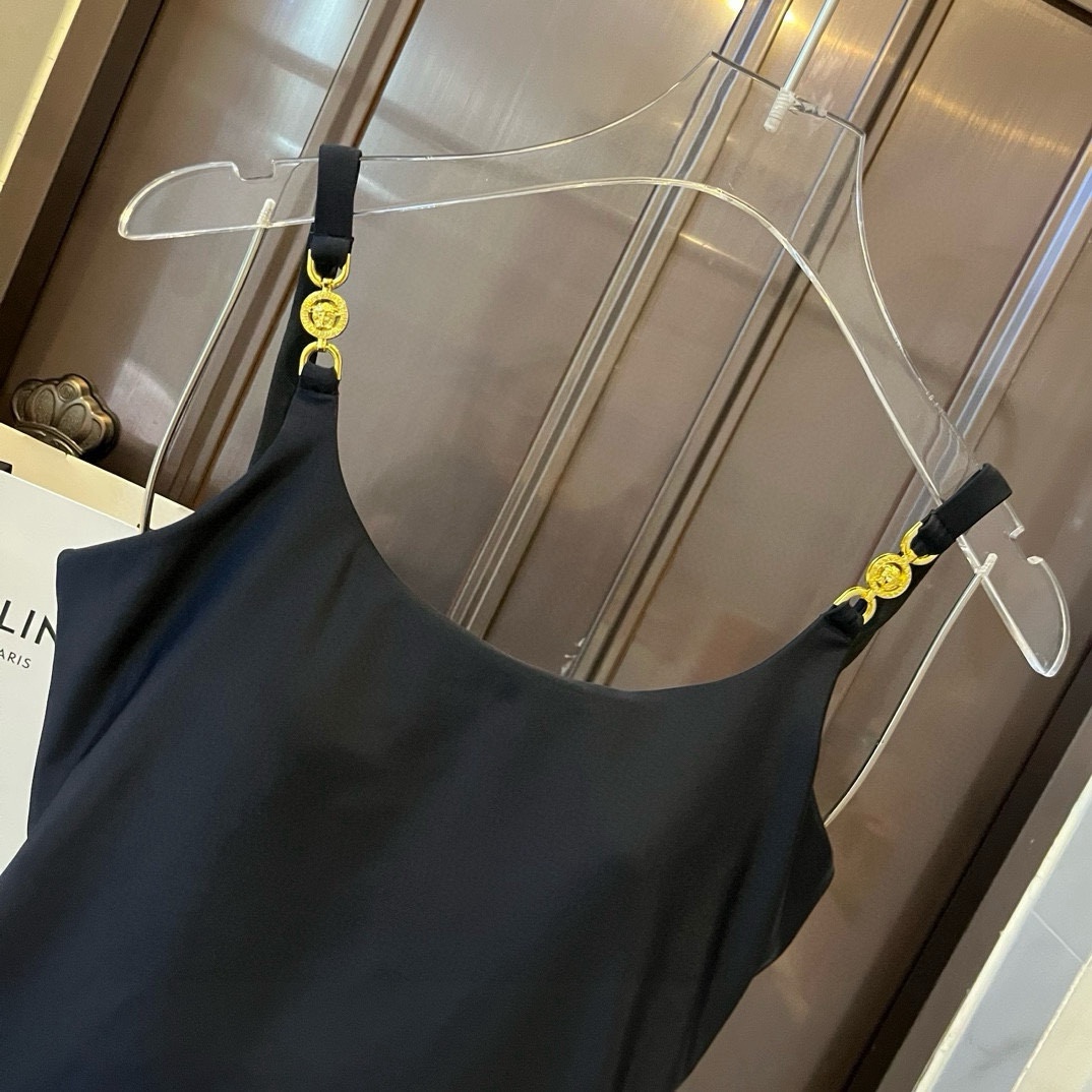 。
范思哲官方新款泳衣比基尼👙，高端定制，S M L XL