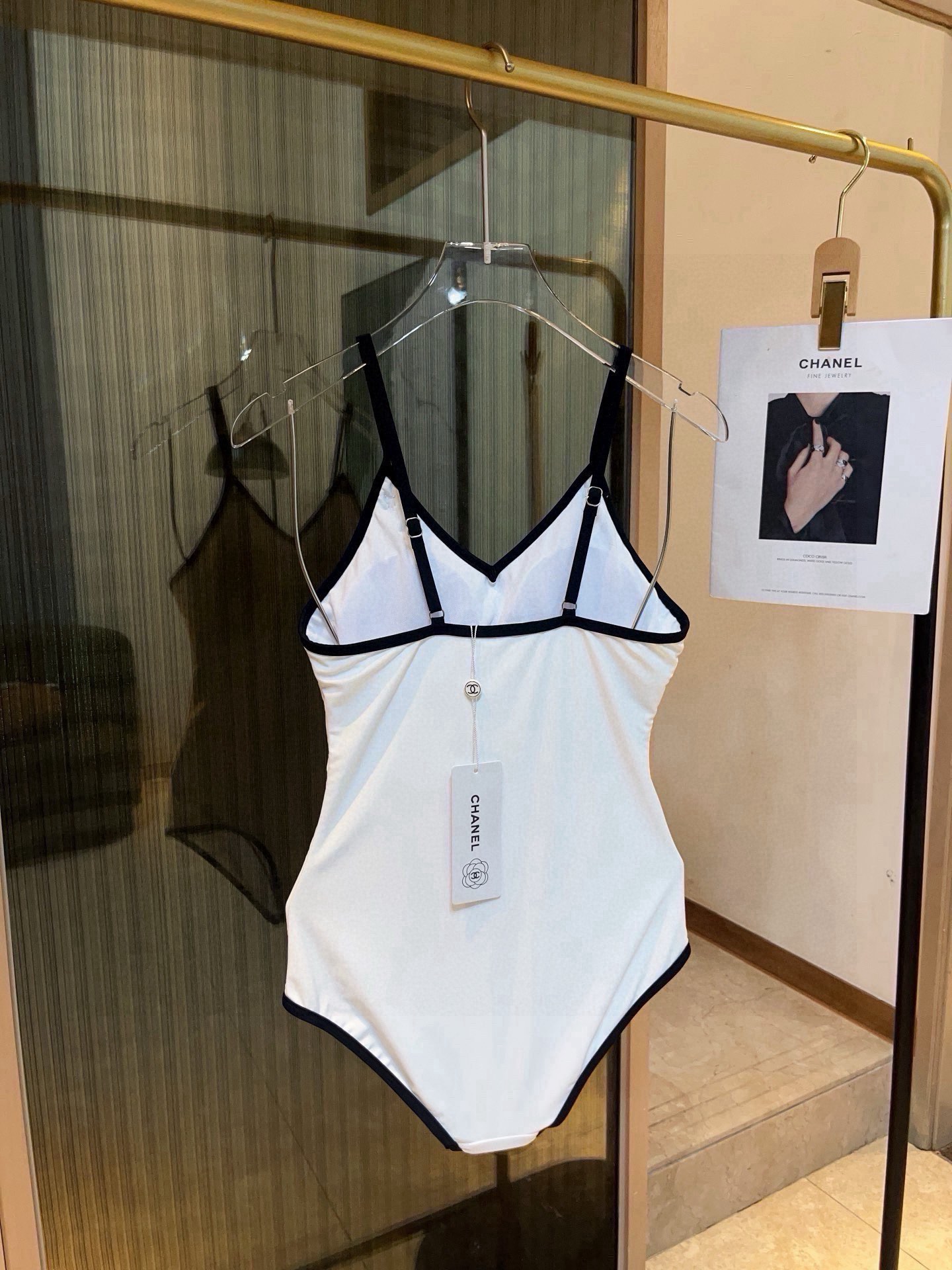  🆕
Chanel 香奈儿连体泳衣 😍🥰适合多种场景的游泳衣🏊‍♀️海边 游泳池 温泉 水上乐园 漂流都