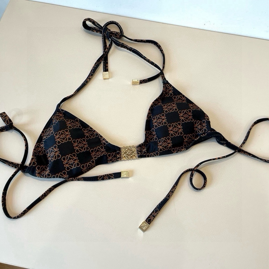  🆕
LOEWE罗意威 新款比基尼😍🥰适合多种场景的游泳衣🏊‍♀️海边 游泳池 温泉 水上乐园 漂流都可