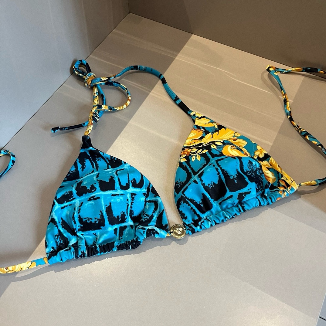  🆕

范思哲VERSACE新款比基尼👙😍🥰适合多种场景的游泳衣🏊‍♀️海边 游泳池 温泉 水上乐园 漂