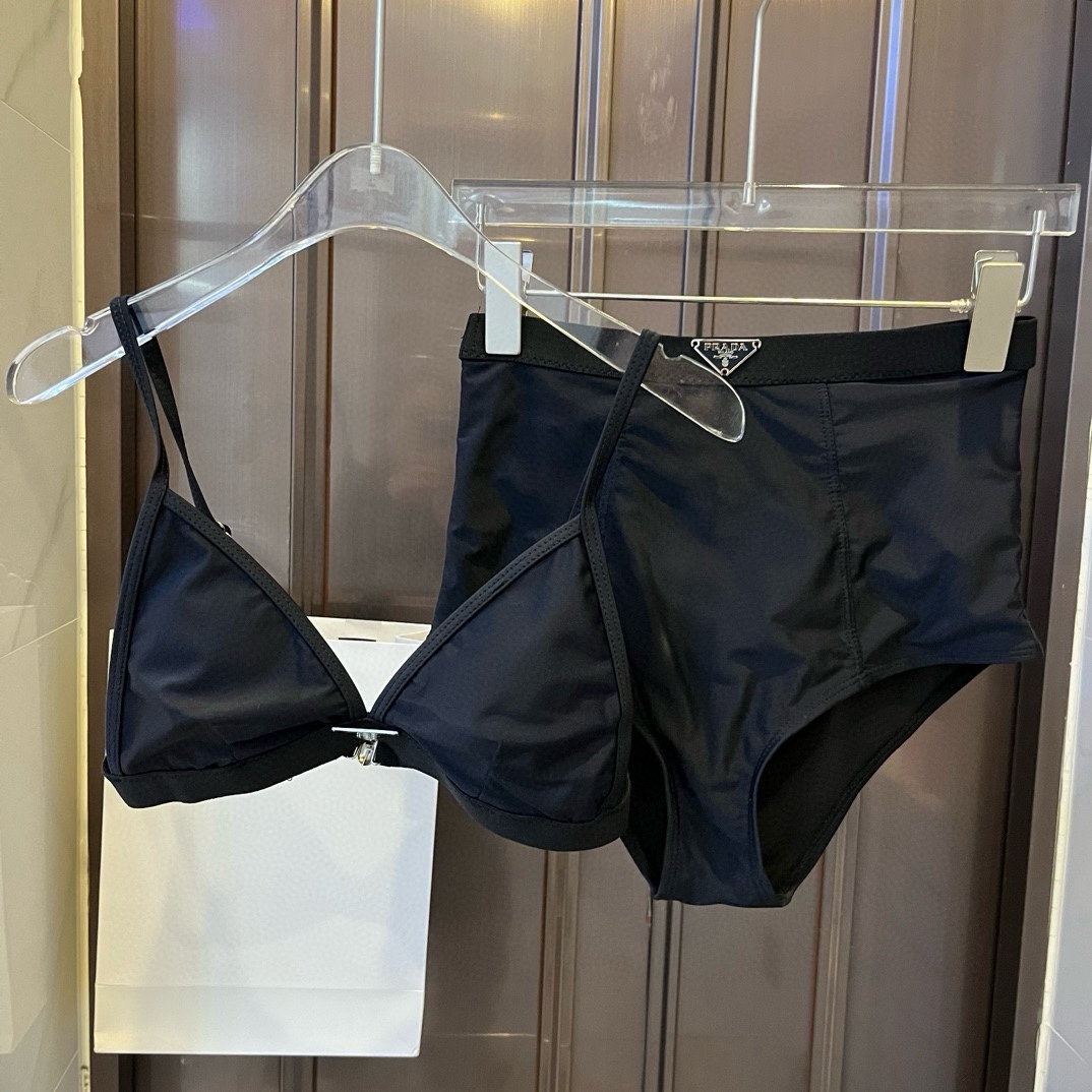 。
PRADA普拉达新款比基尼泳衣，分体比基尼👙，S M L XL