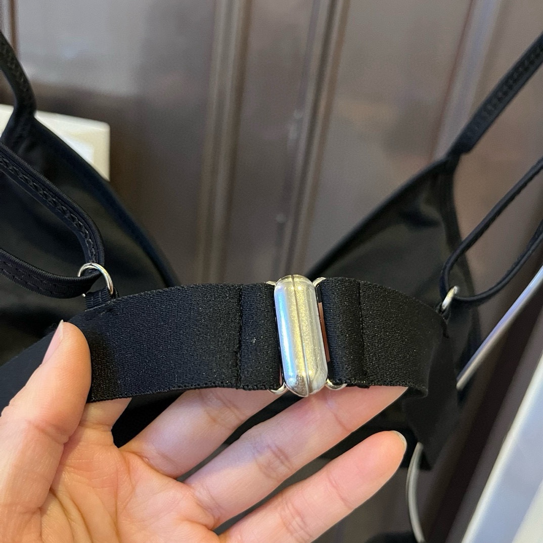 。
PRADA普拉达新款比基尼泳衣，分体比基尼👙，S M L XL