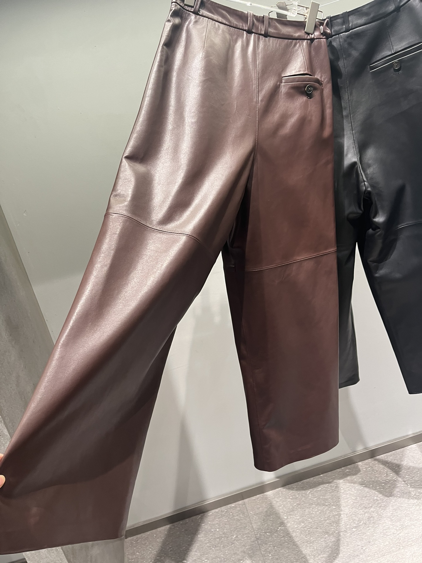 “Versatile P2280 Female Suit with Cheesy Sheep-Skin Pants in Customizable Colors” - 图片 9