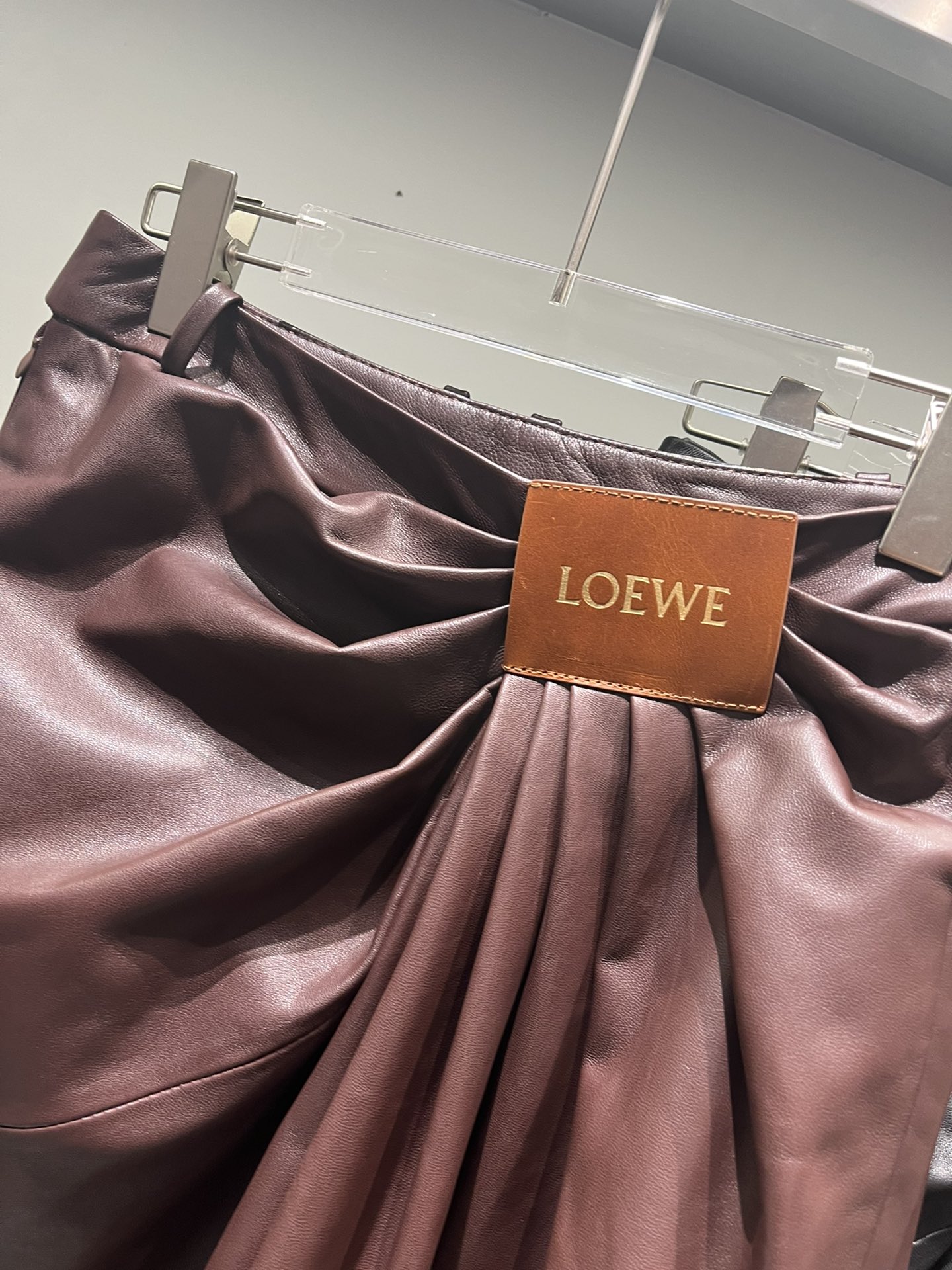 “Versatile P2280 Female Suit with Cheesy Sheep-Skin Pants in Customizable Colors” - 图片 3
